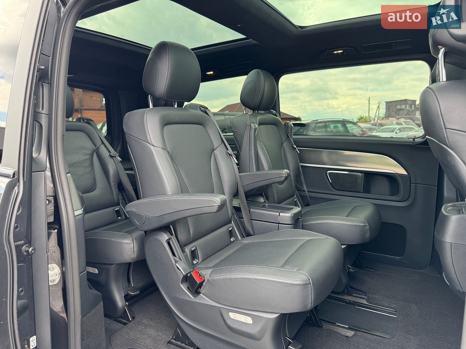Mercedes-Benz V-Class 2021 VIN W1V44781313894227 фото оголошення 32 з 43