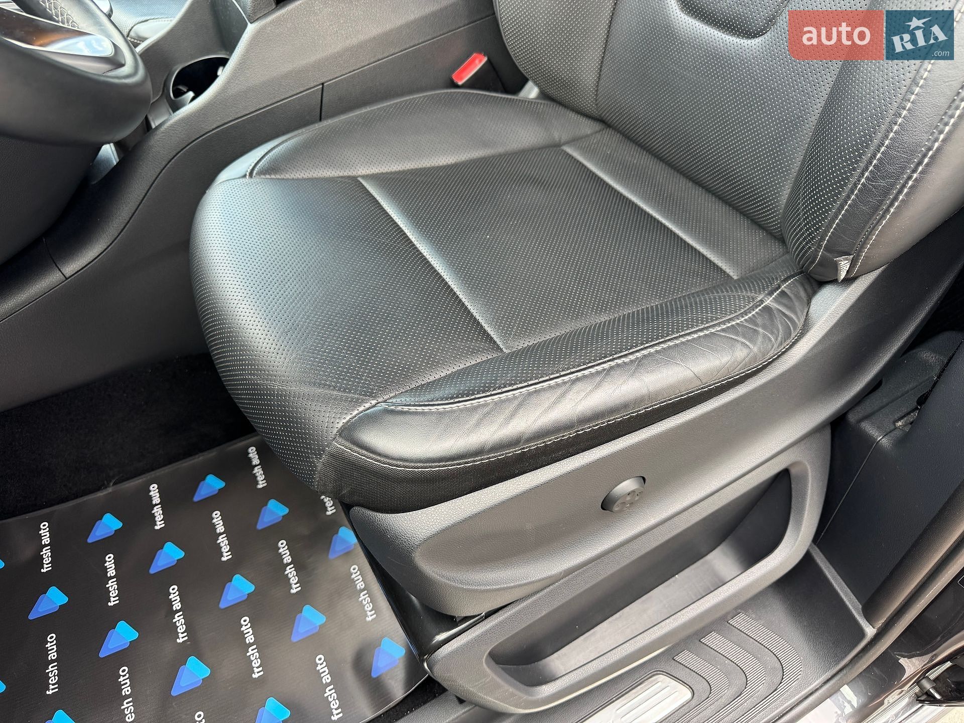 Mercedes-Benz V-Class 2021 VIN W1V44781313894227 фото оголошення 17 з 43