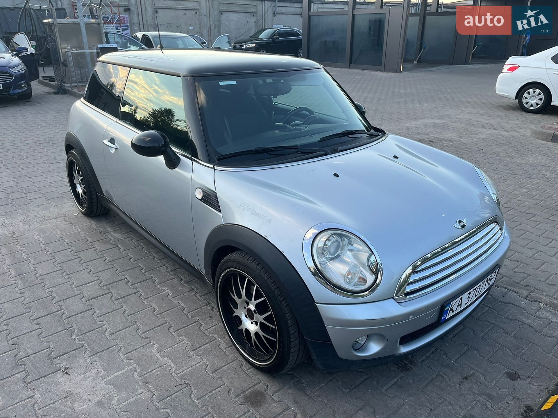 Mini Cooper 2008 VIN WMWMF31040TT79354 фото оголошення 4 з 8