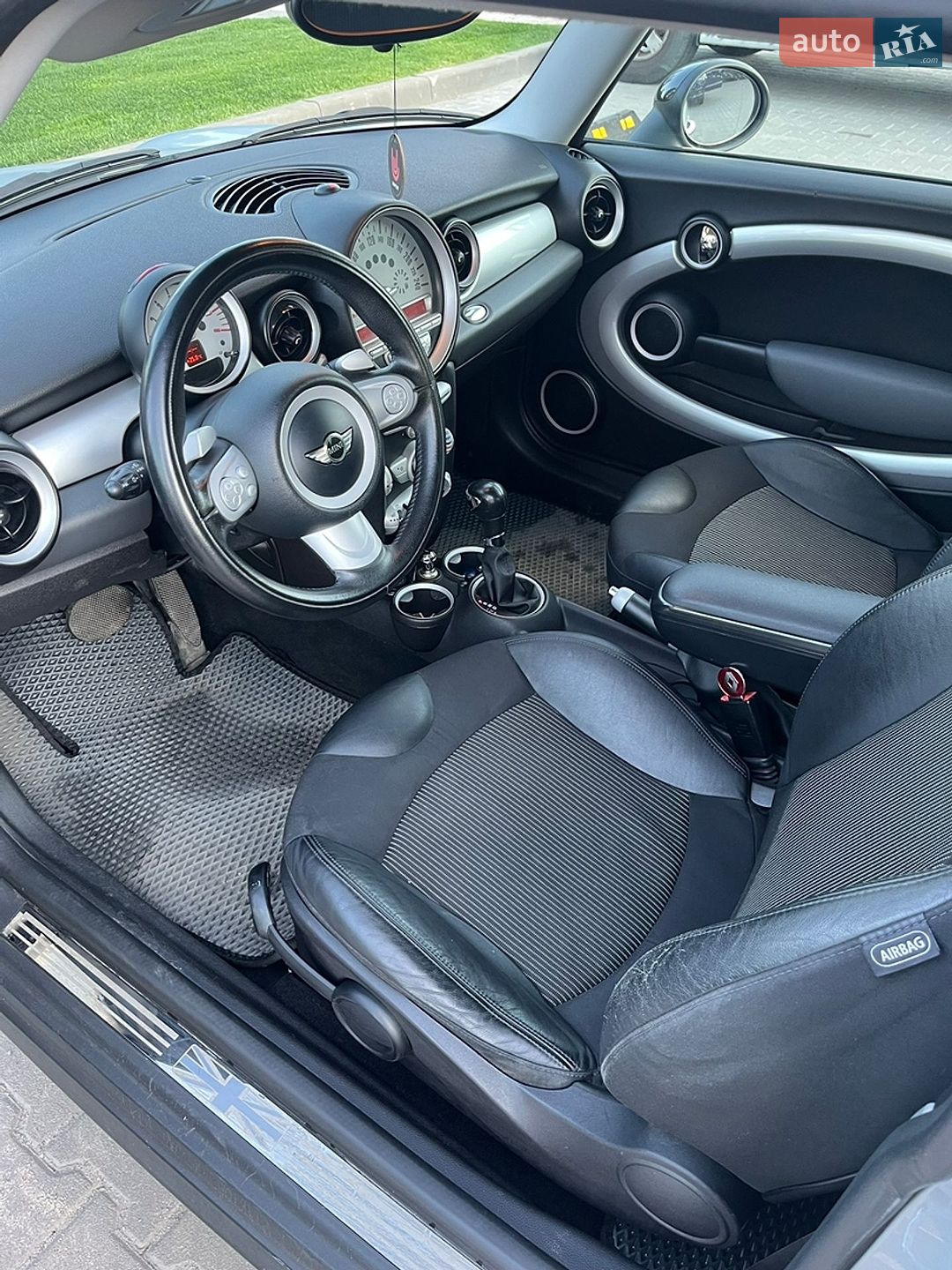 Mini Cooper 2008 VIN WMWMF31040TT79354 фото оголошення 5 з 8