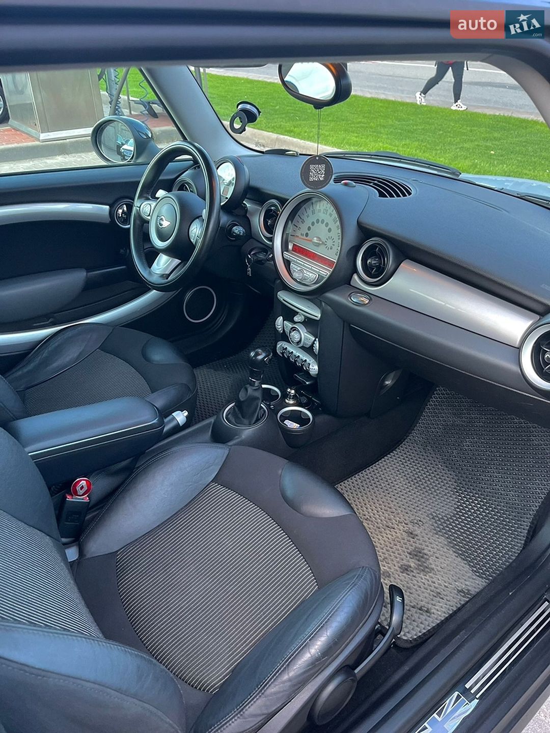 Mini Cooper 2008 VIN WMWMF31040TT79354 фото оголошення 6 з 8