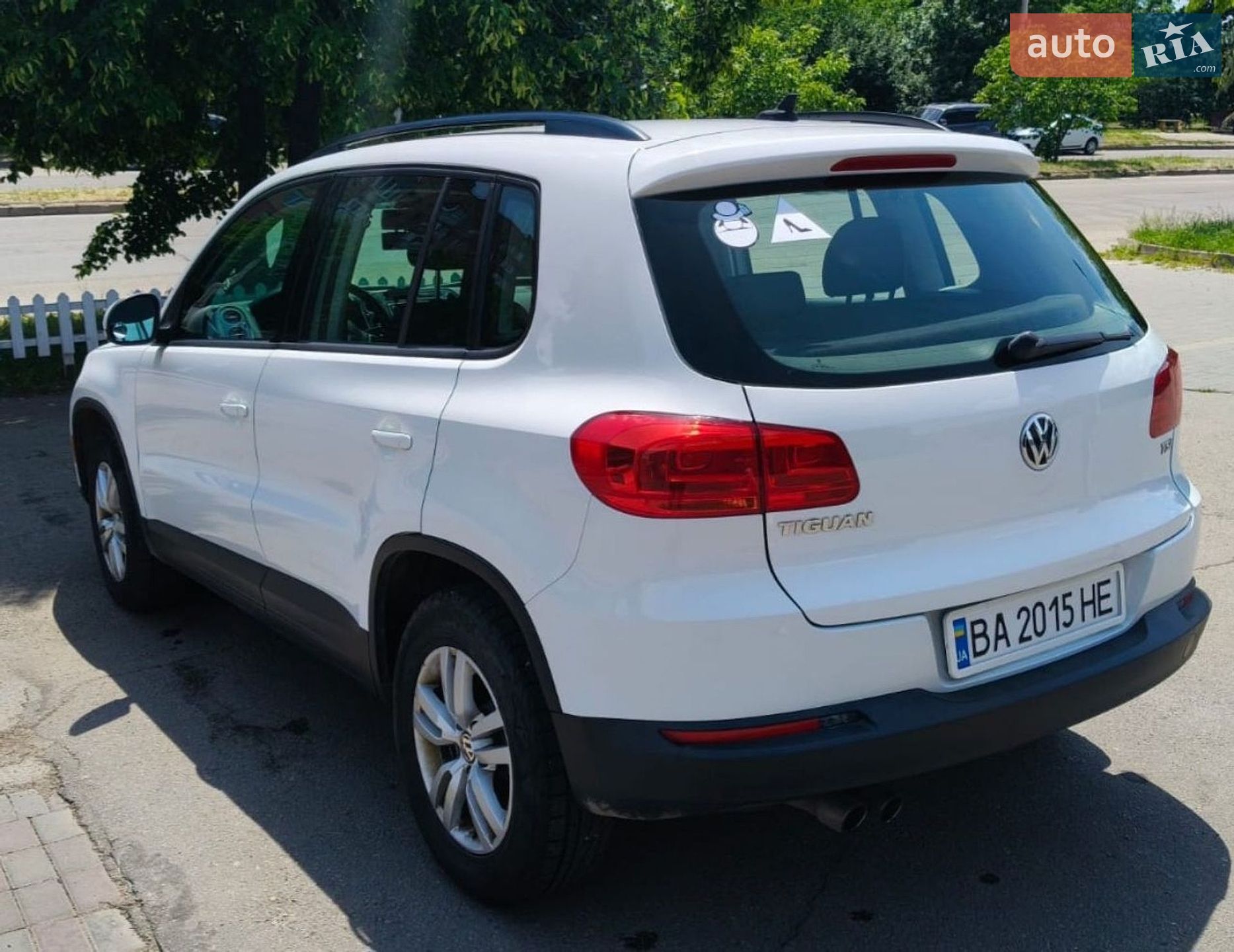 Volkswagen Tiguan 2016 VIN WVGAV7AX3HK013184 фото оголошення 3 з 12