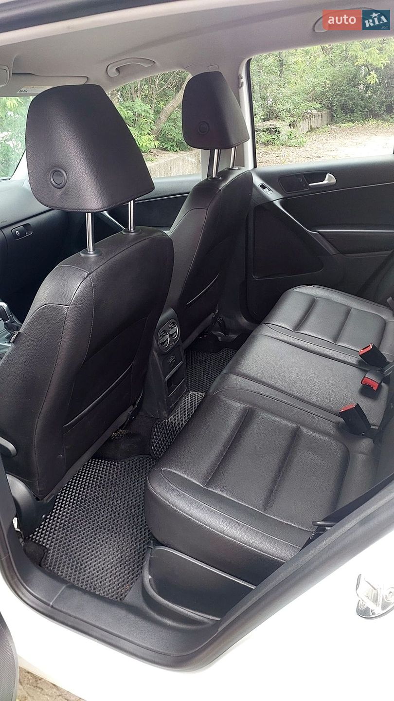Volkswagen Tiguan 2016 VIN WVGAV7AX3HK013184 фото оголошення 9 з 12