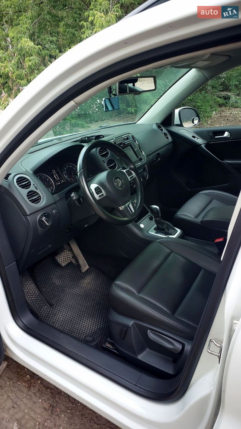 Volkswagen Tiguan 2016 VIN WVGAV7AX3HK013184 фото оголошення 8 з 12