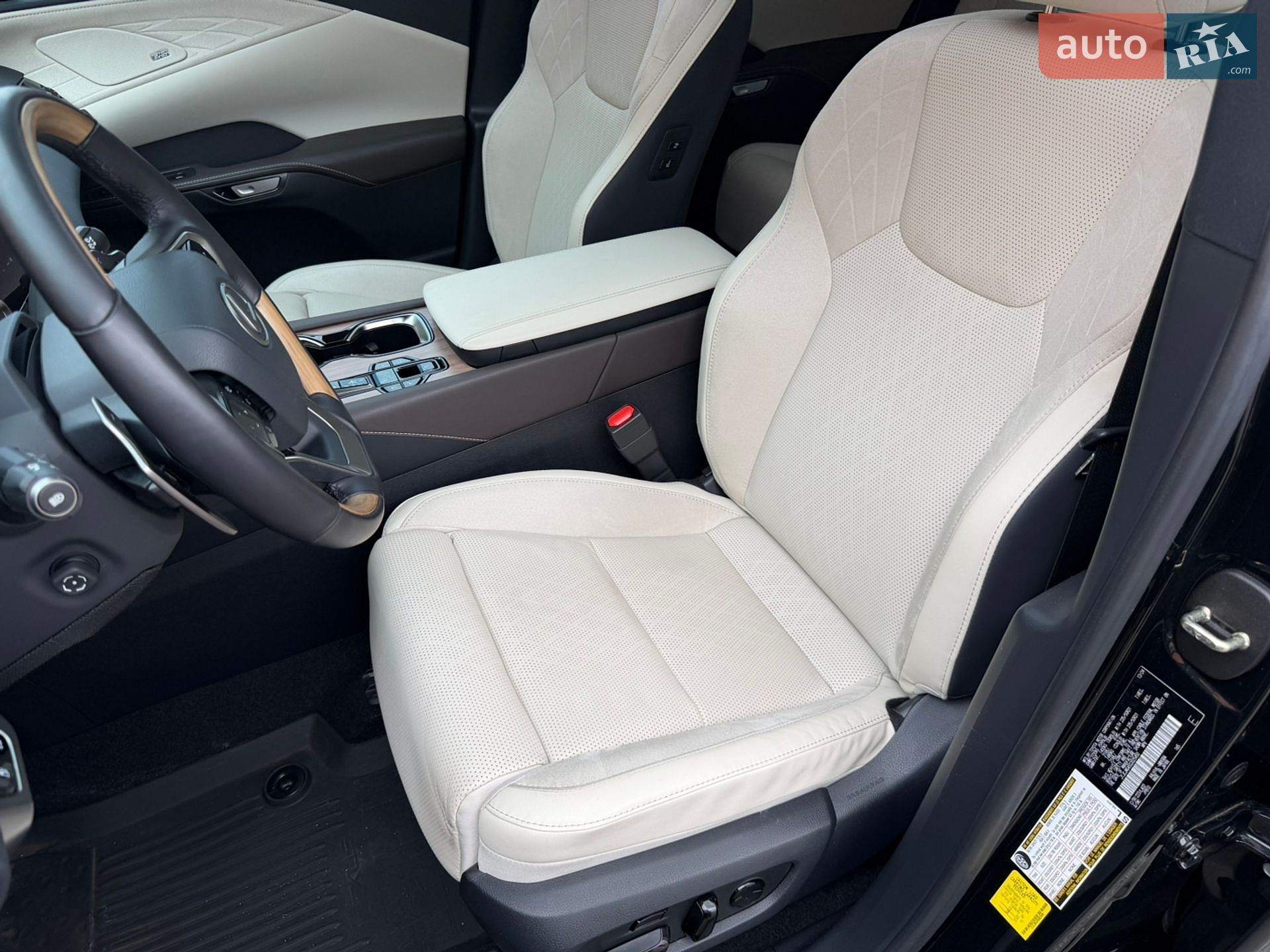 Lexus RX 2025 VIN JTJCJMGA5S2025450 фото оголошення 2 з 13