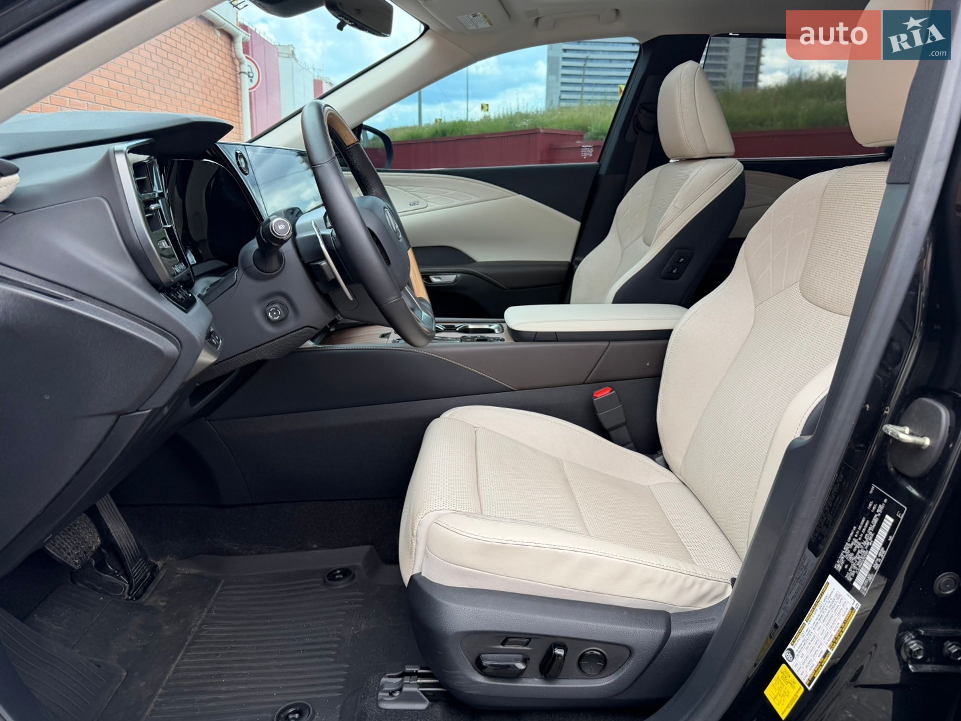 Lexus RX 2025 VIN JTJCJMGA5S2025450 фото оголошення 3 з 13