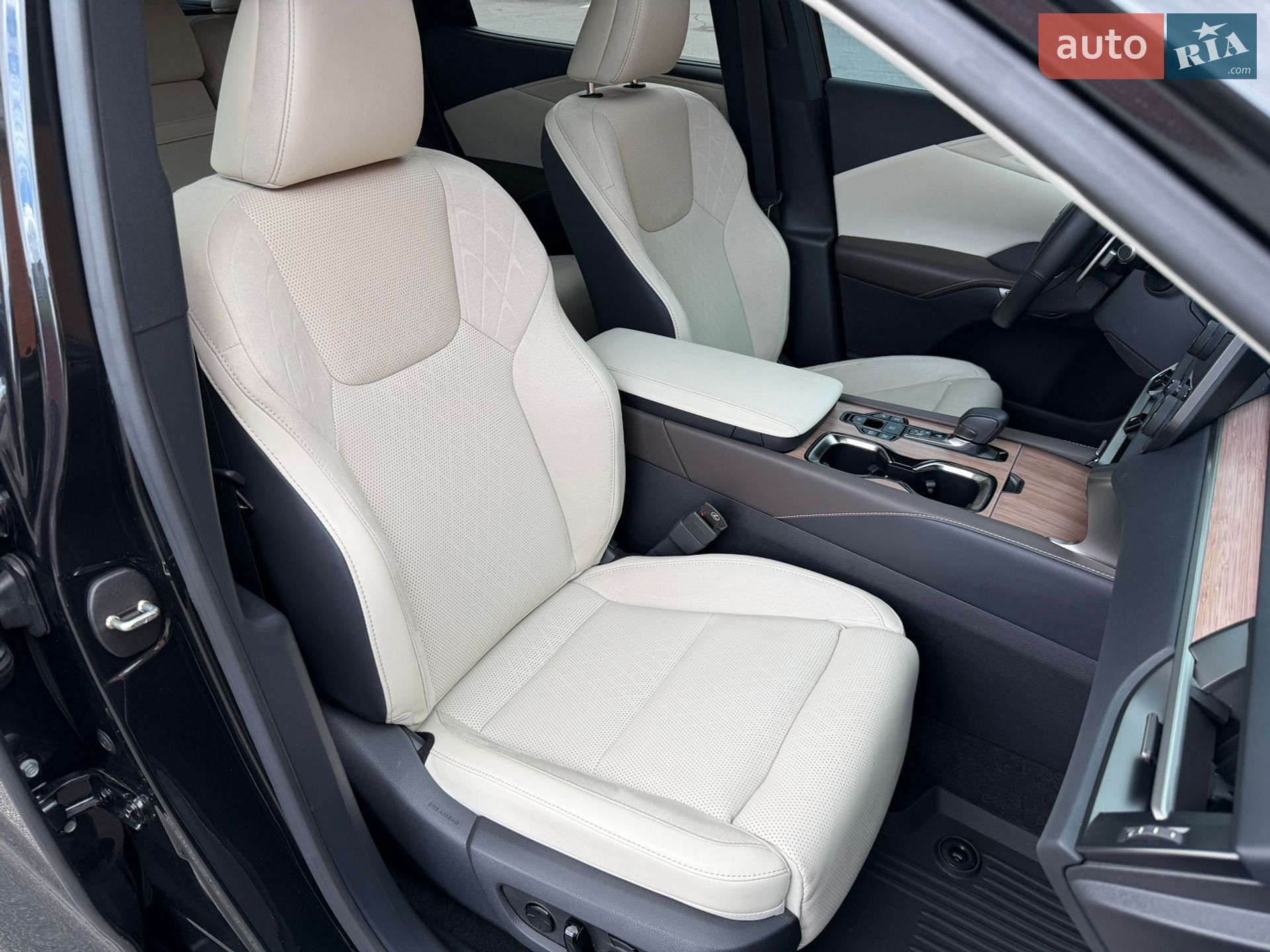 Lexus RX 2025 VIN JTJCJMGA5S2025450 фото оголошення 11 з 13