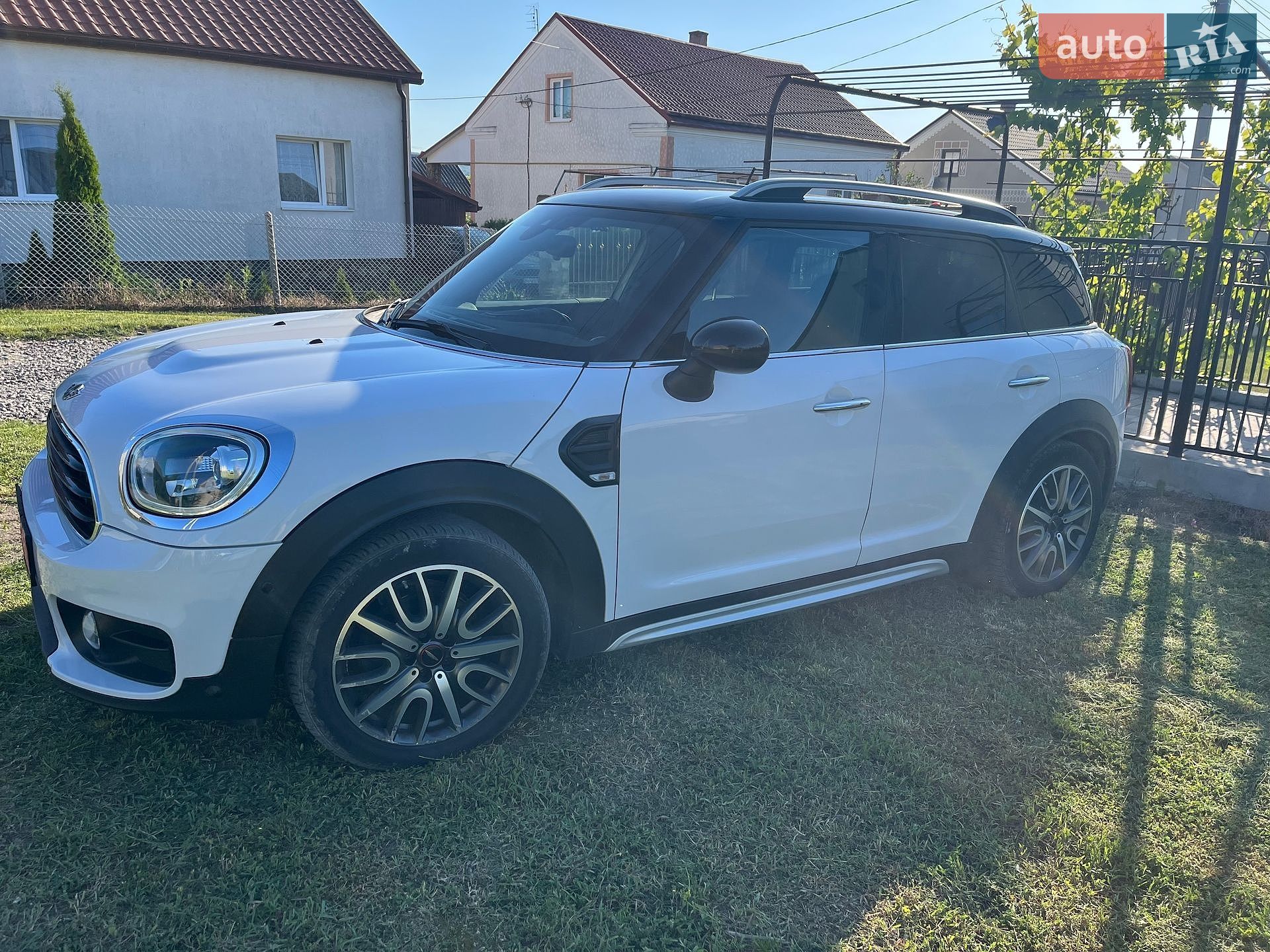 MINI Countryman 2017 VIN WMWYT910X03D77107 фото оголошення 39 з 84