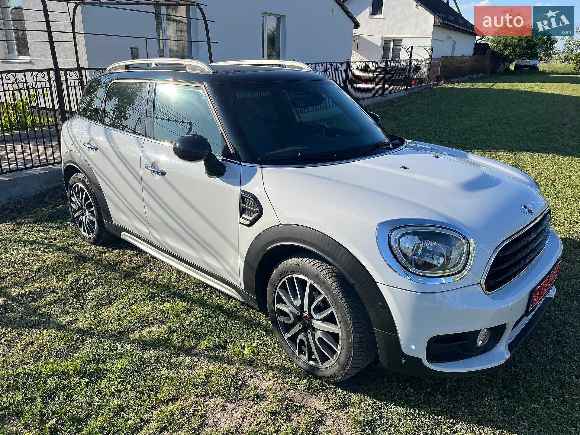 MINI Countryman 2017 VIN WMWYT910X03D77107 фото оголошення 28 з 84