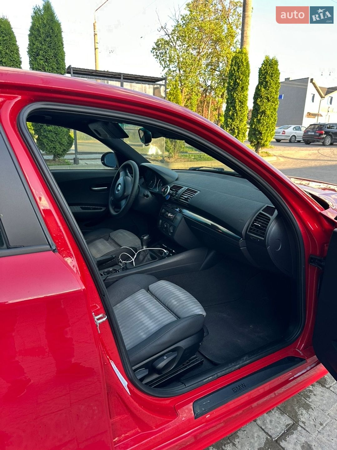 BMW 1 Series 2005 VIN WBAUF31020PY21072 фото оголошення 12 з 17