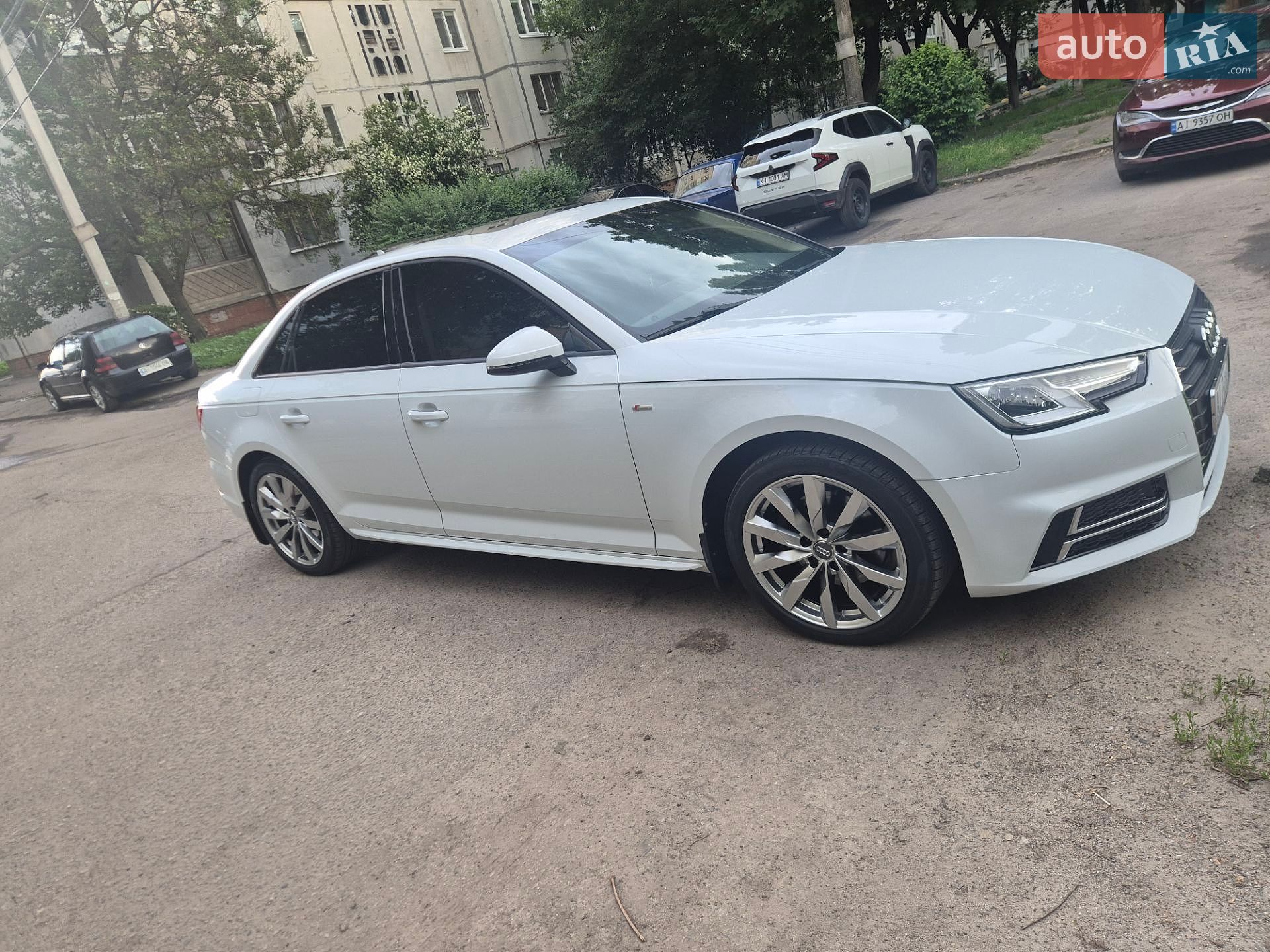 Audi A4 2017 VIN WAUKMAF4XJA041449 фото оголошення 2 з 8
