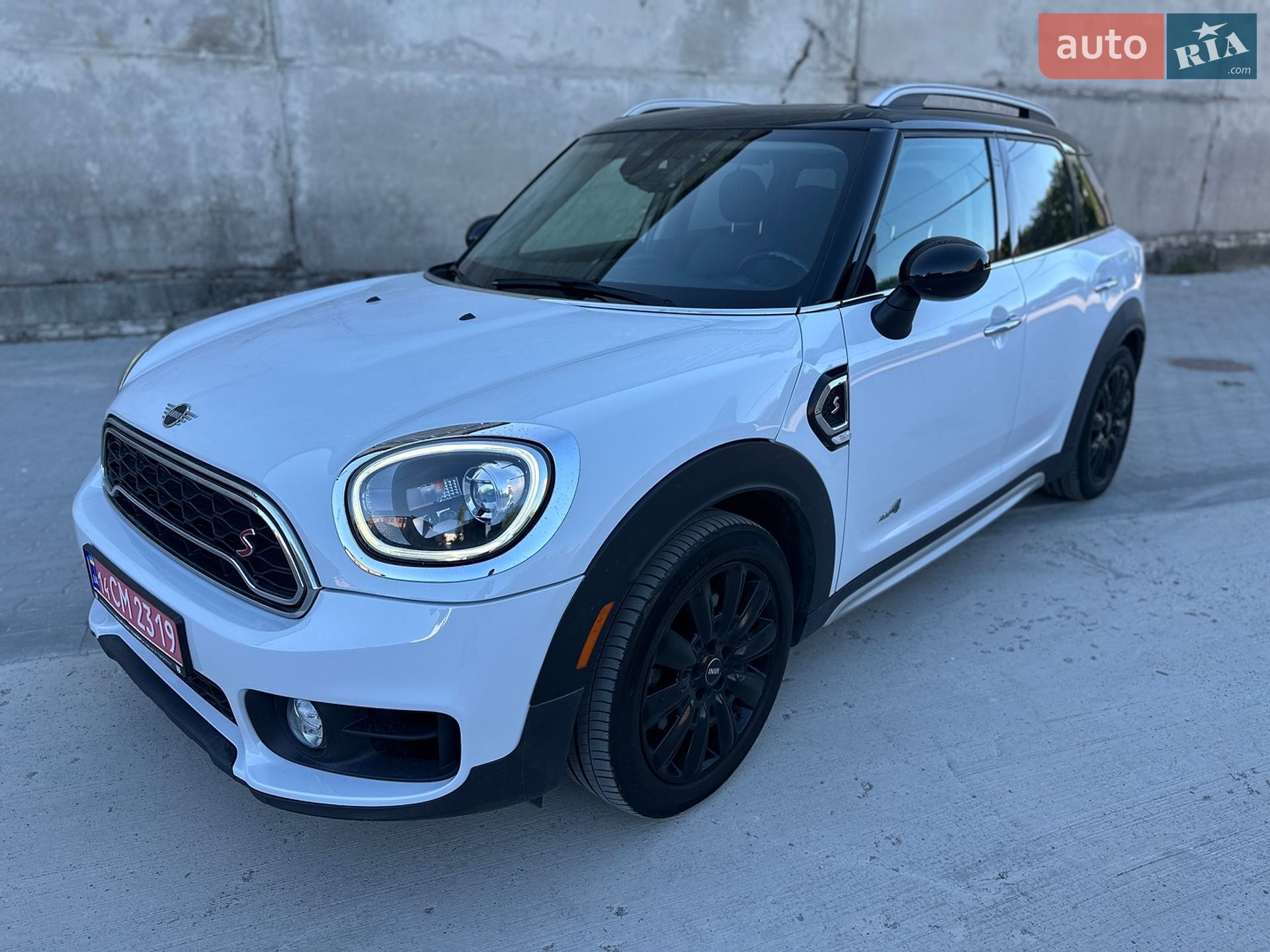 Mini Countryman 2018 VIN WMZYT5C5XK3G91377 фото оголошення 2 з 23