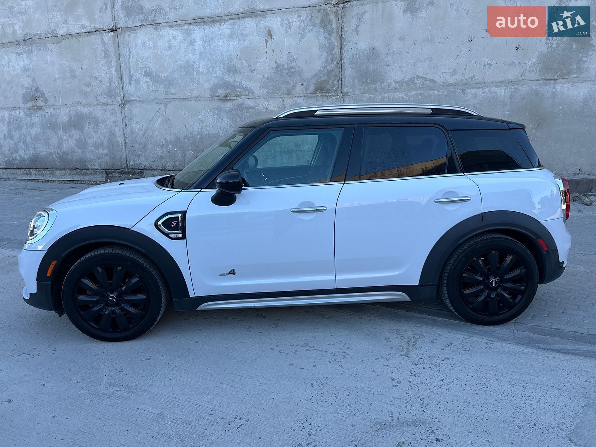 Mini Countryman 2018 VIN WMZYT5C5XK3G91377 фото оголошення 3 з 23