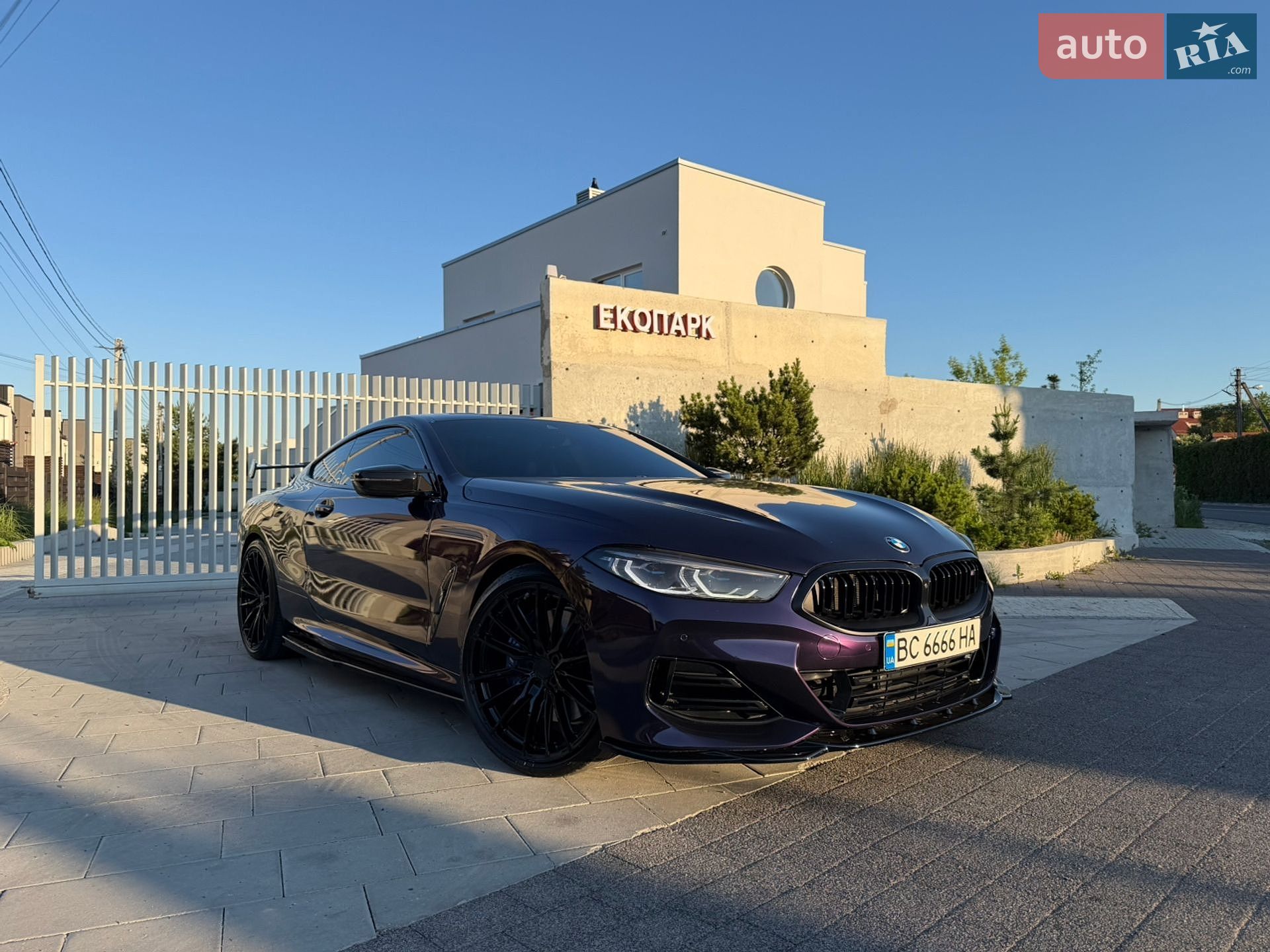 BMW 8 Series 2022 VIN WBAAE2C05PCL65700 фото оголошення 2 з 49