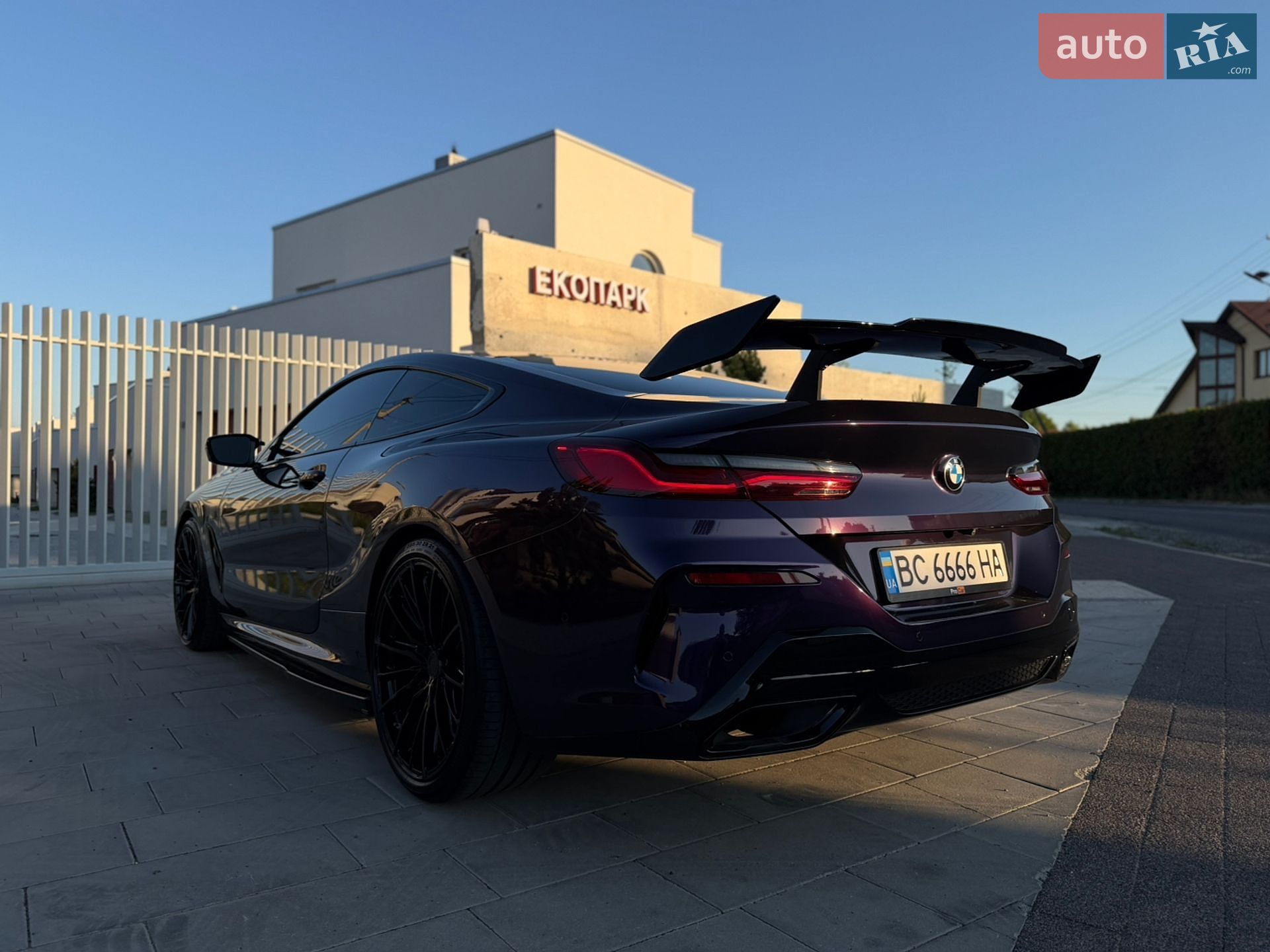 BMW 8 Series 2022 VIN WBAAE2C05PCL65700 фото оголошення 24 з 49