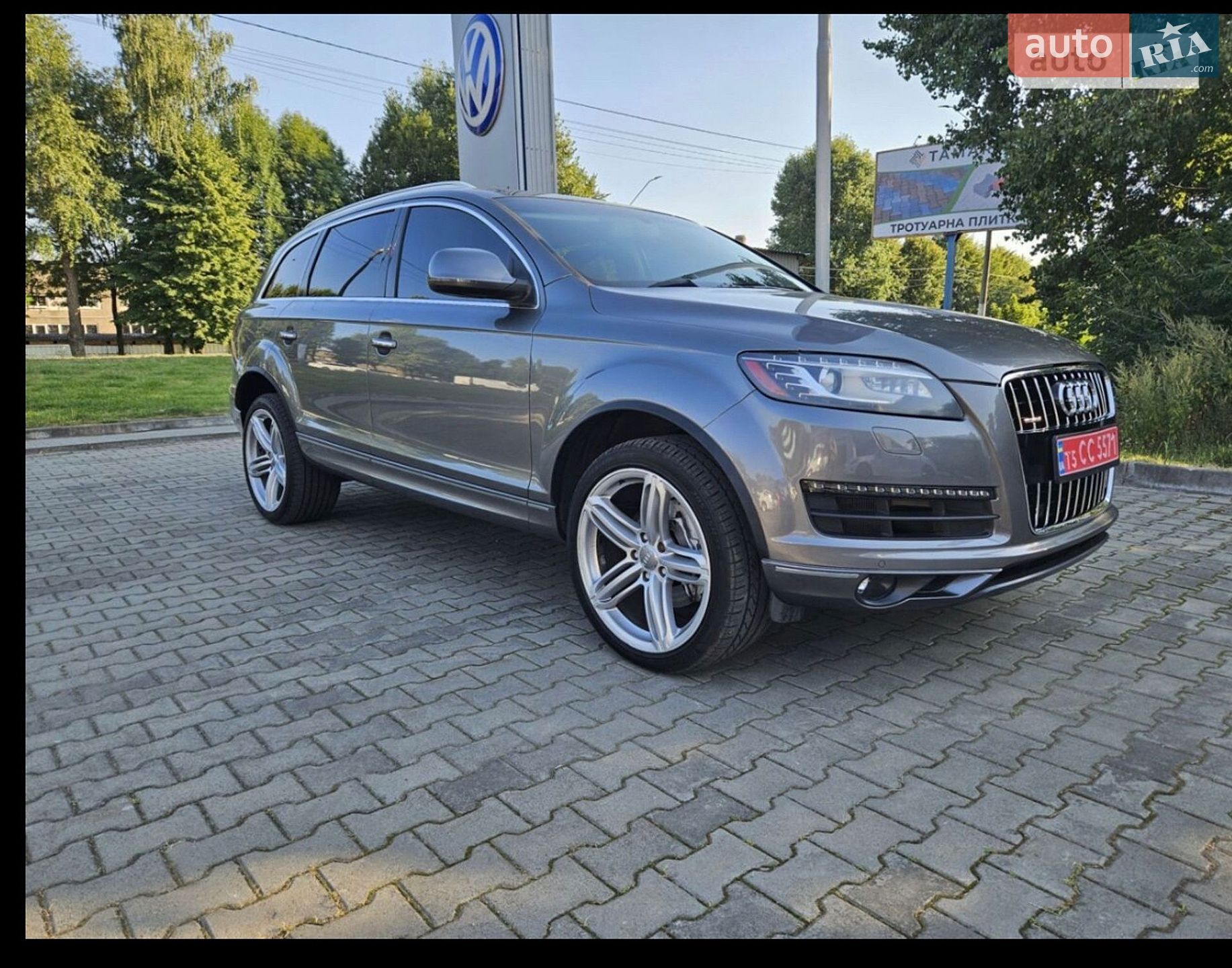 Audi Q7 2015 VIN WA1LGAFE7FD032117 фото оголошення 2 з 15