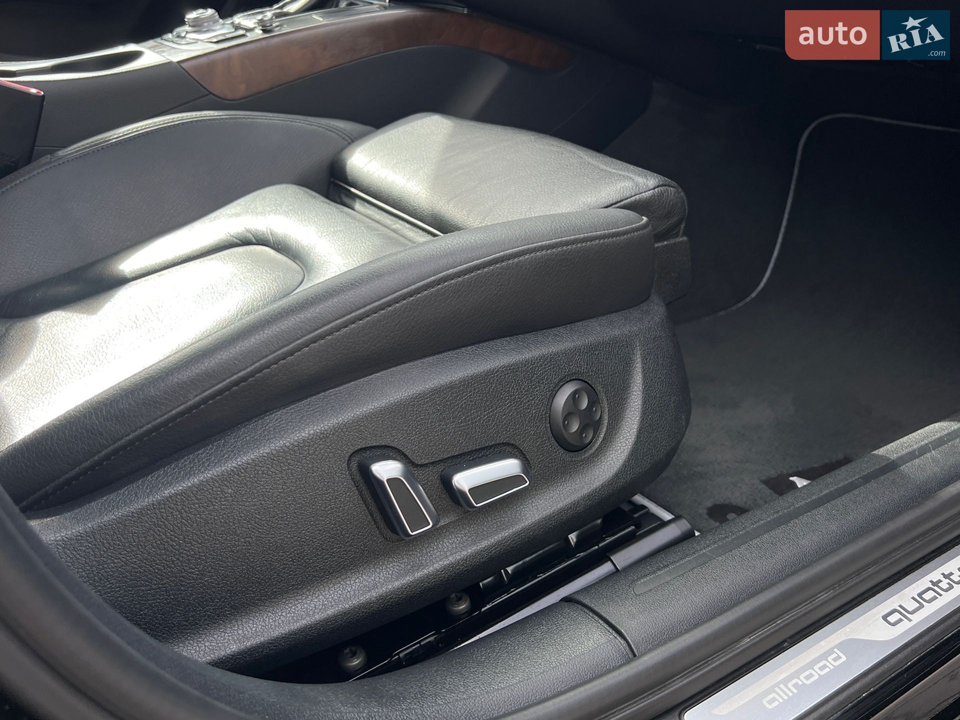 Audi A4 Allroad 2016 VIN WA1UFAFL0GA012249 фото оголошення 38 з 63
