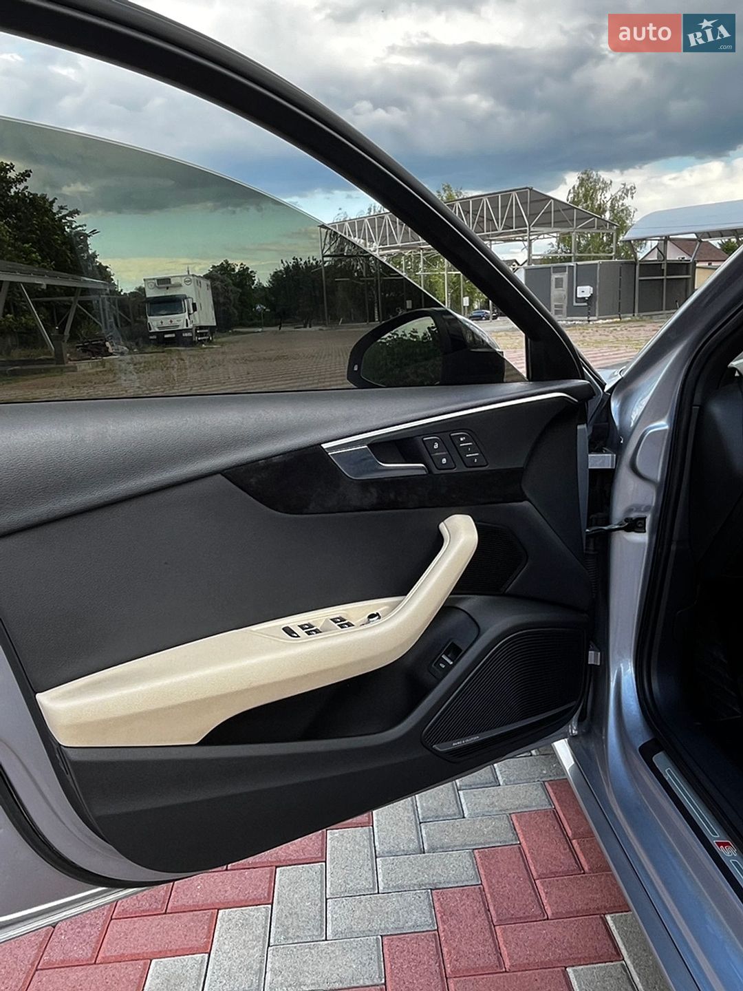 Audi A4 2016 VIN WAUENAF41HN032913 фото оголошення 29 з 32