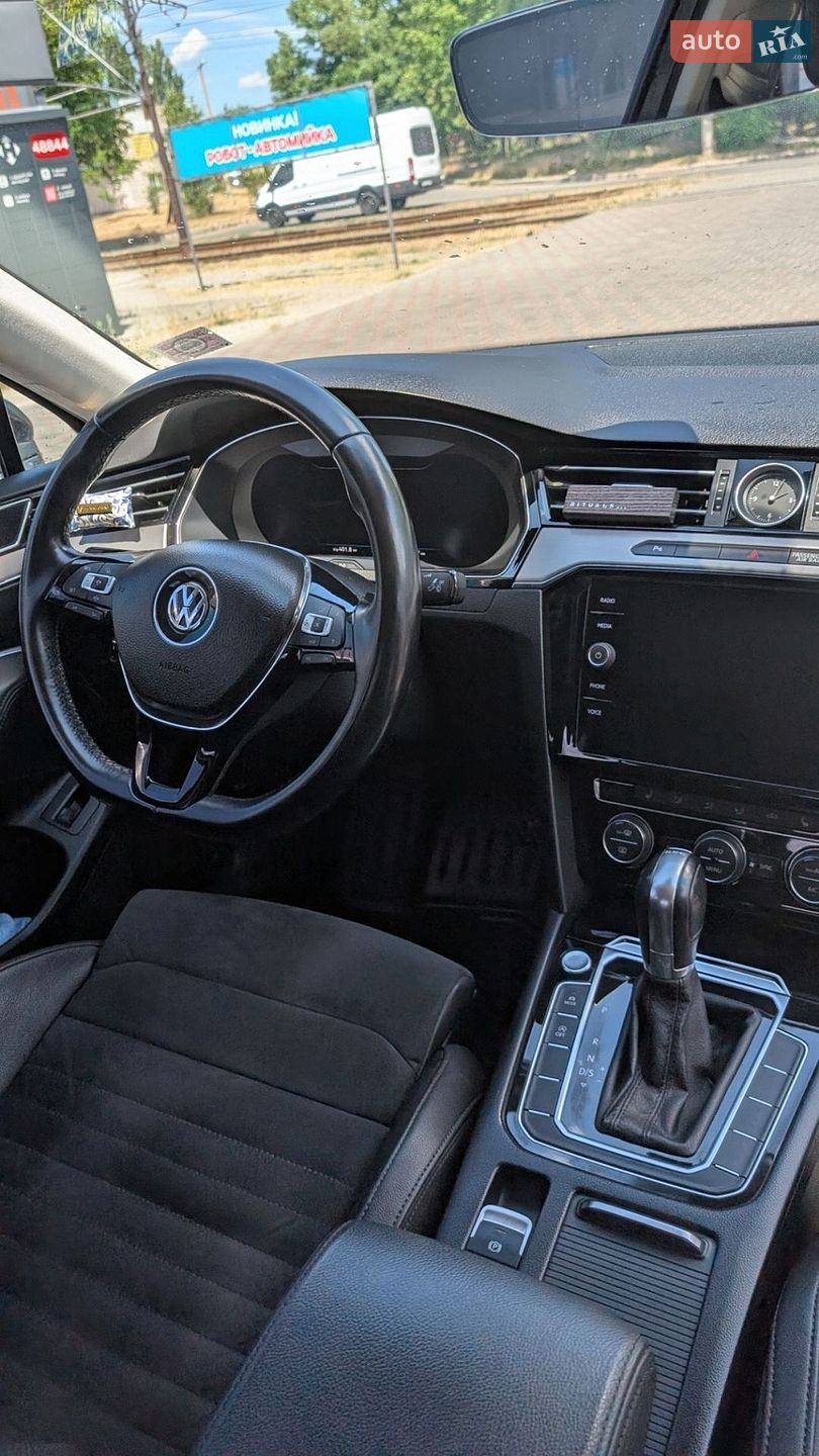 Volkswagen Passat 2019 VIN WVWZZZ3CZKE119962 фото оголошення 10 з 17