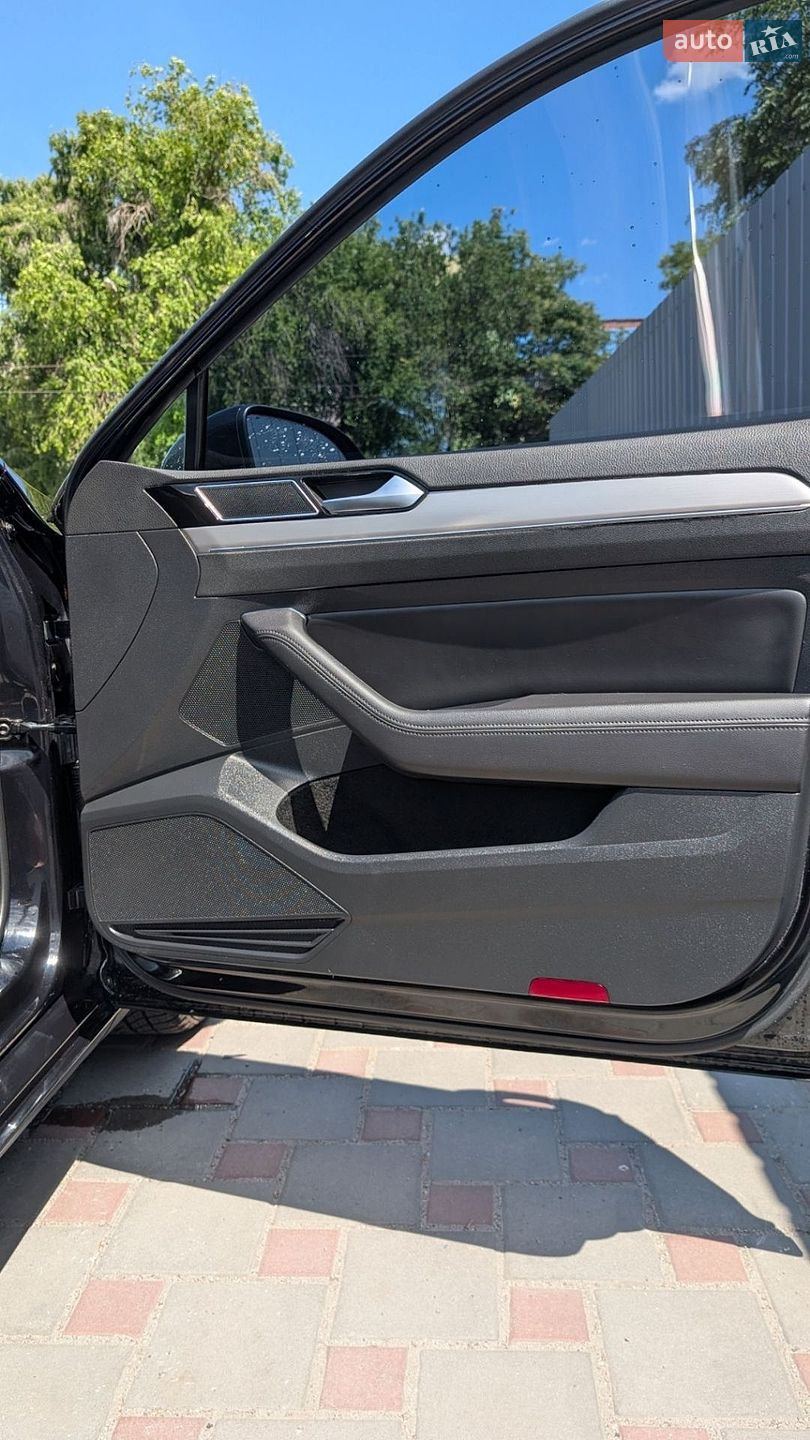 Volkswagen Passat 2019 VIN WVWZZZ3CZKE119962 фото оголошення 8 з 17