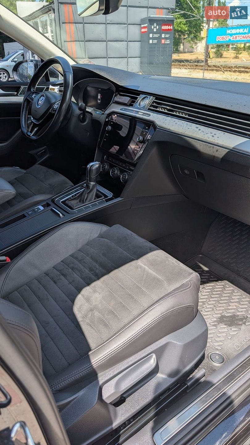 Volkswagen Passat 2019 VIN WVWZZZ3CZKE119962 фото оголошення 9 з 17