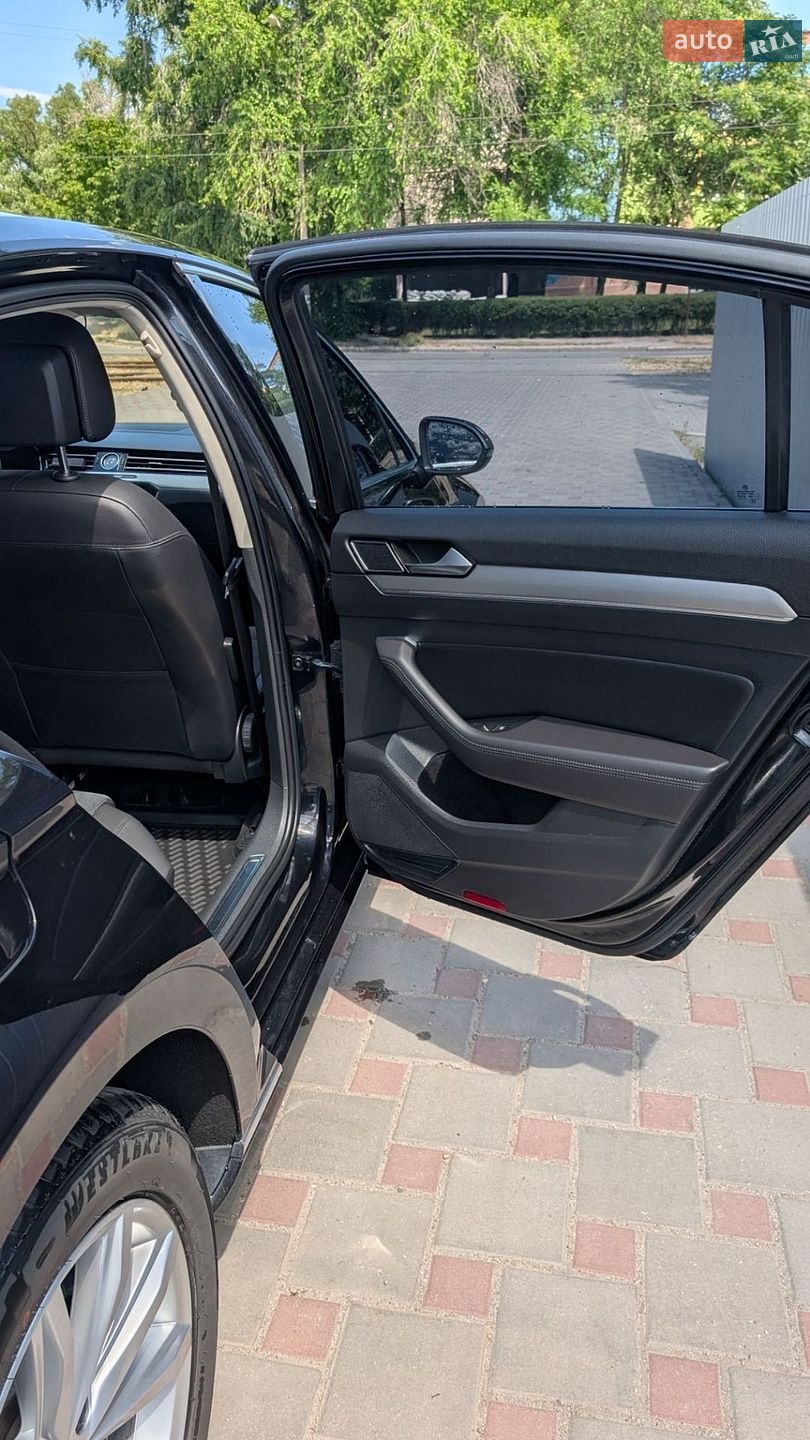Volkswagen Passat 2019 VIN WVWZZZ3CZKE119962 фото оголошення 12 з 17