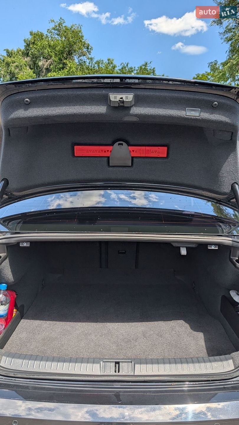 Volkswagen Passat 2019 VIN WVWZZZ3CZKE119962 фото оголошення 16 з 17
