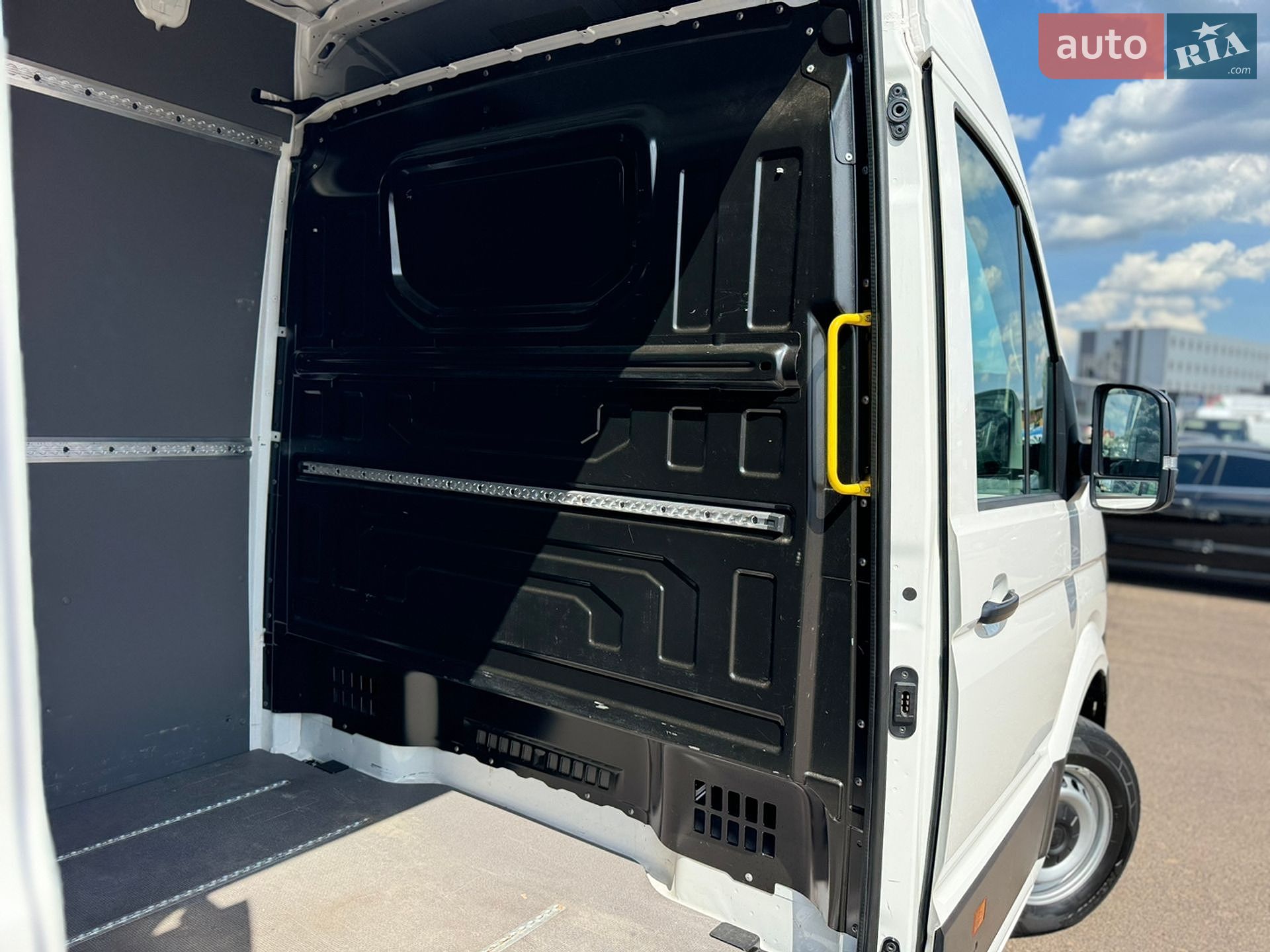 Volkswagen Crafter 2023 VIN WV1ZZZSY7P9058977 фото оголошення 36 з 95