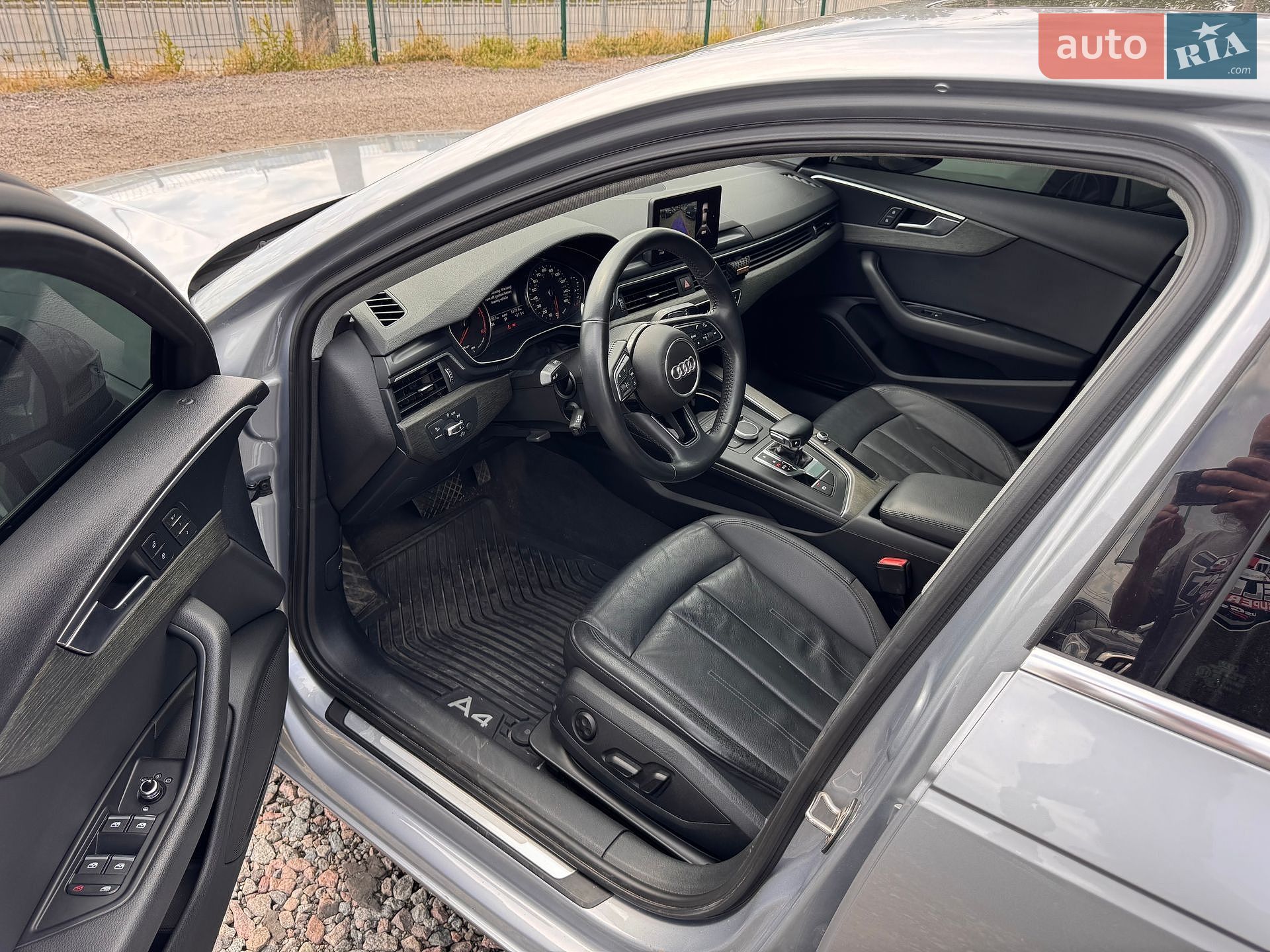 Audi A4 2019 VIN WAUGMAF45KA065763 фото оголошення 10 з 26