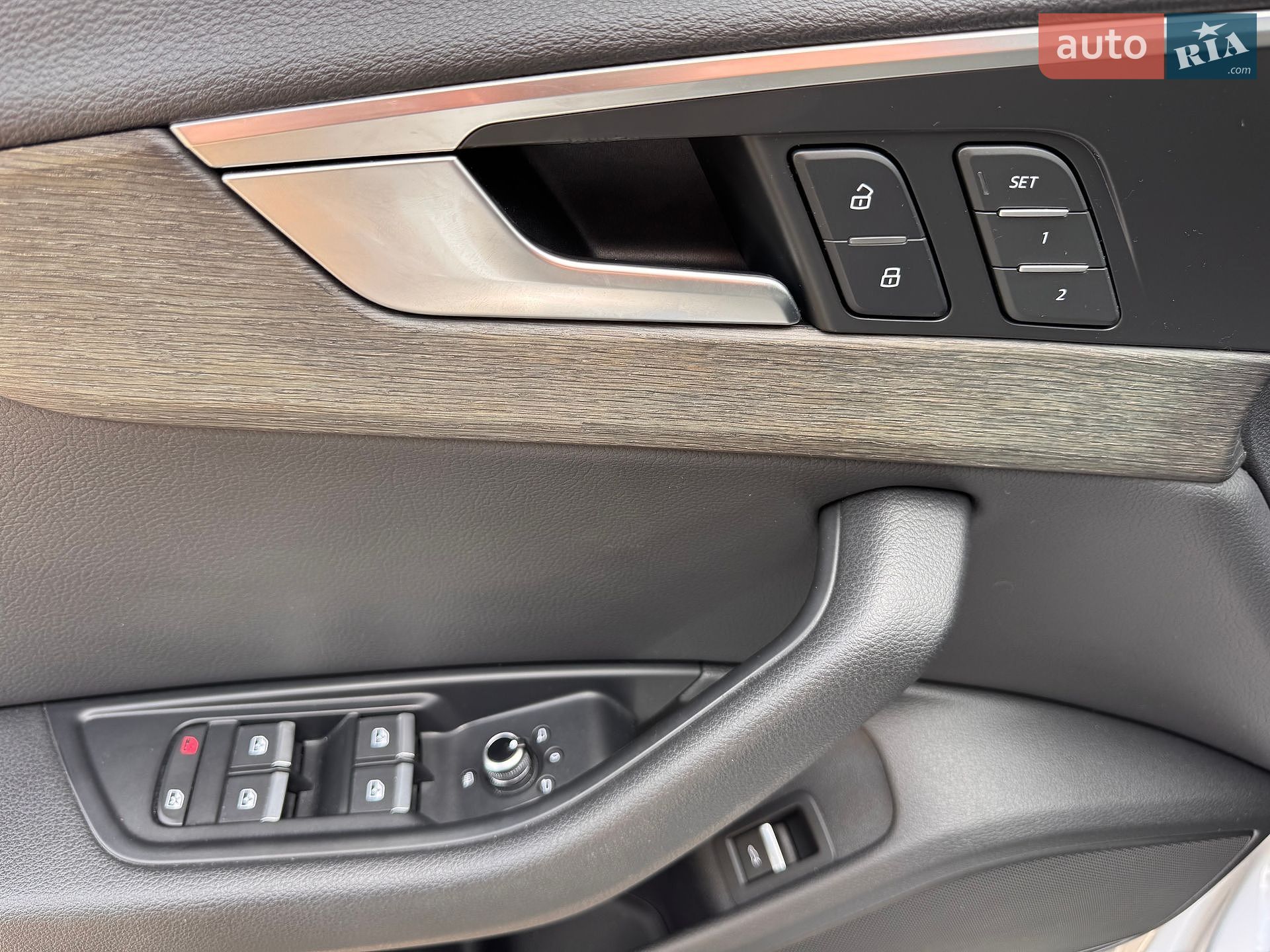 Audi A4 2019 VIN WAUGMAF45KA065763 фото оголошення 12 з 26