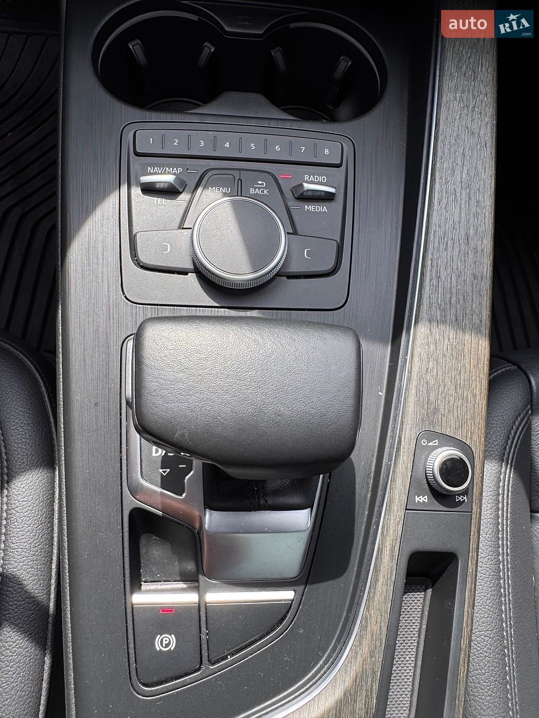 Audi A4 2019 VIN WAUGMAF45KA065763 фото оголошення 14 з 26