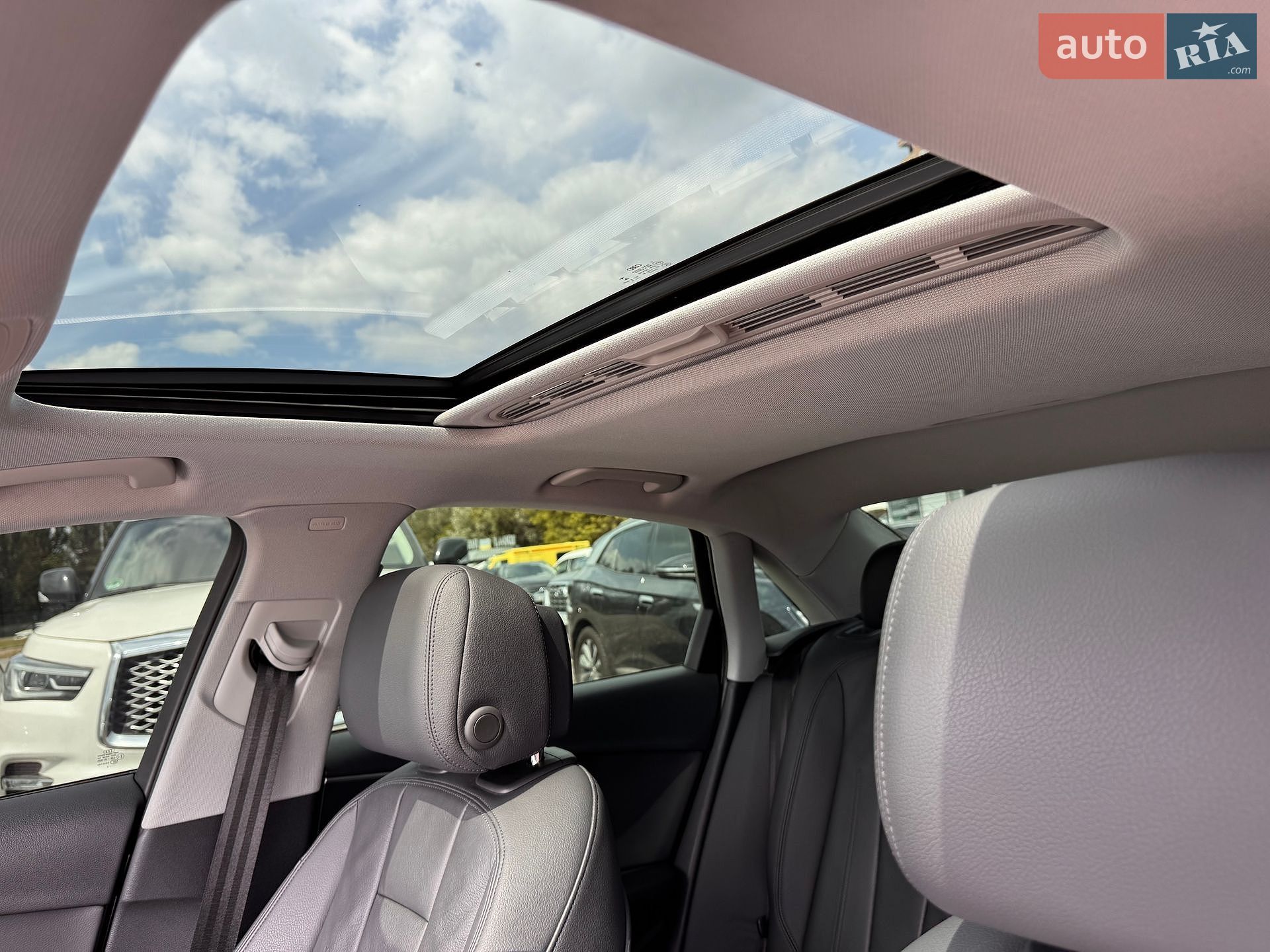 Audi A4 2019 VIN WAUGMAF45KA065763 фото оголошення 16 з 26