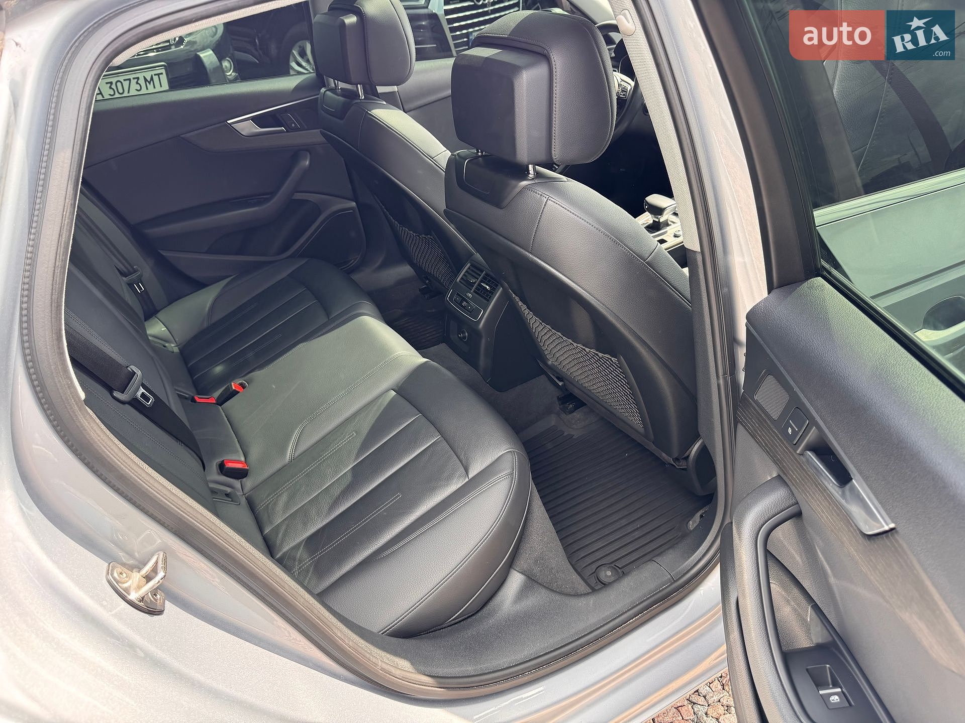 Audi A4 2019 VIN WAUGMAF45KA065763 фото оголошення 19 з 26