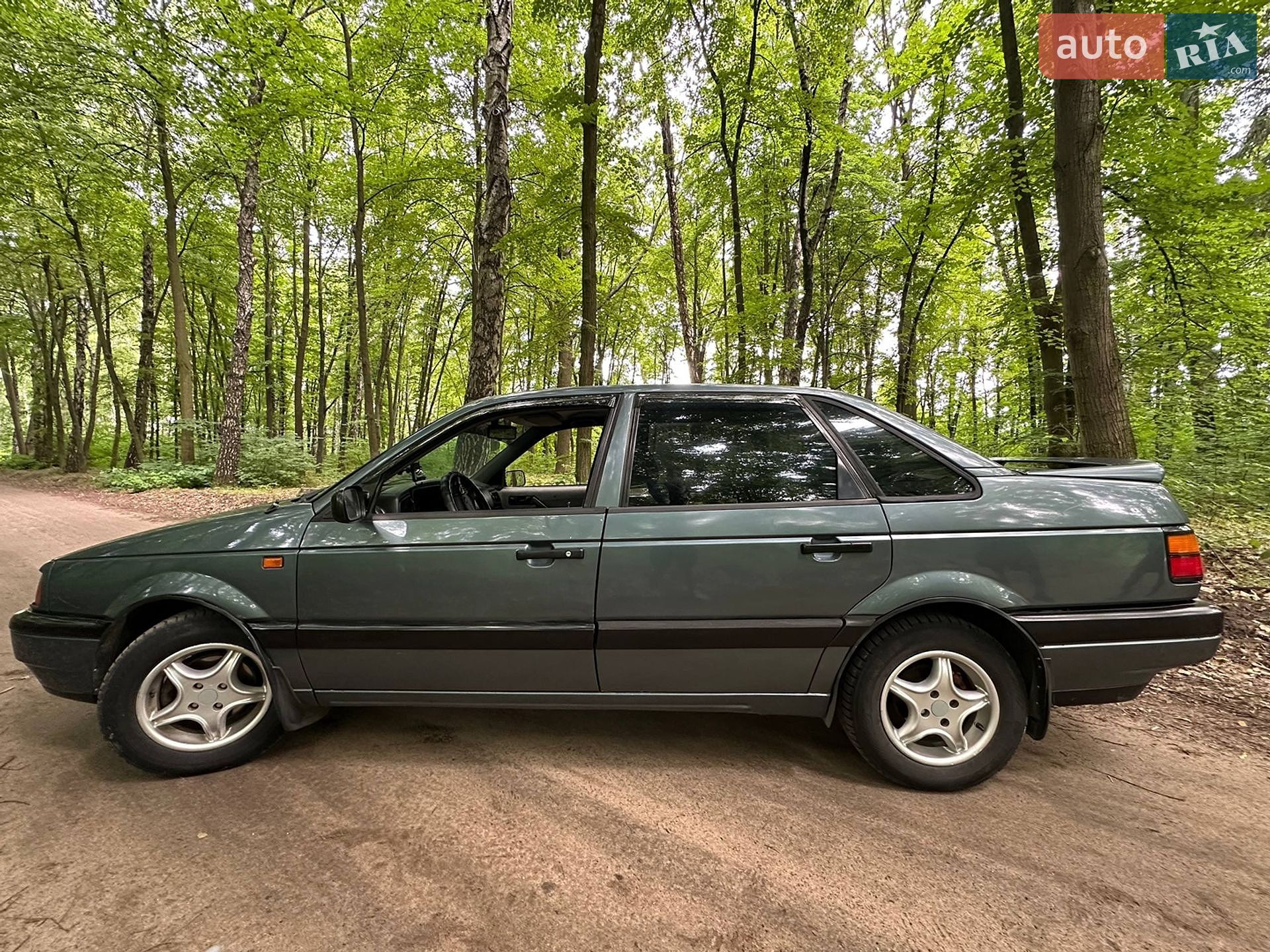 Volkswagen Passat 1989 VIN WVWZZZ31ZKB119026 фото оголошення 4 з 15