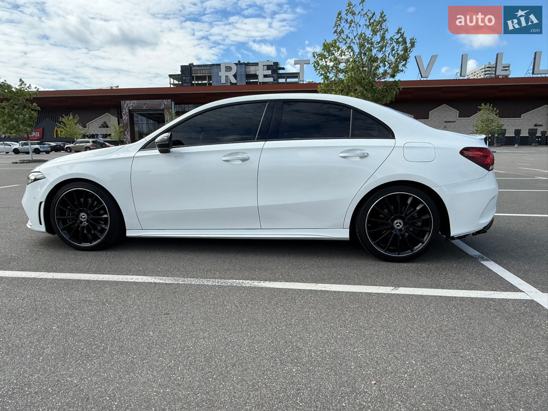 Mercedes-Benz A-Class 2018 VIN WDD3G4EB5KW006201 фото оголошення 11 з 49
