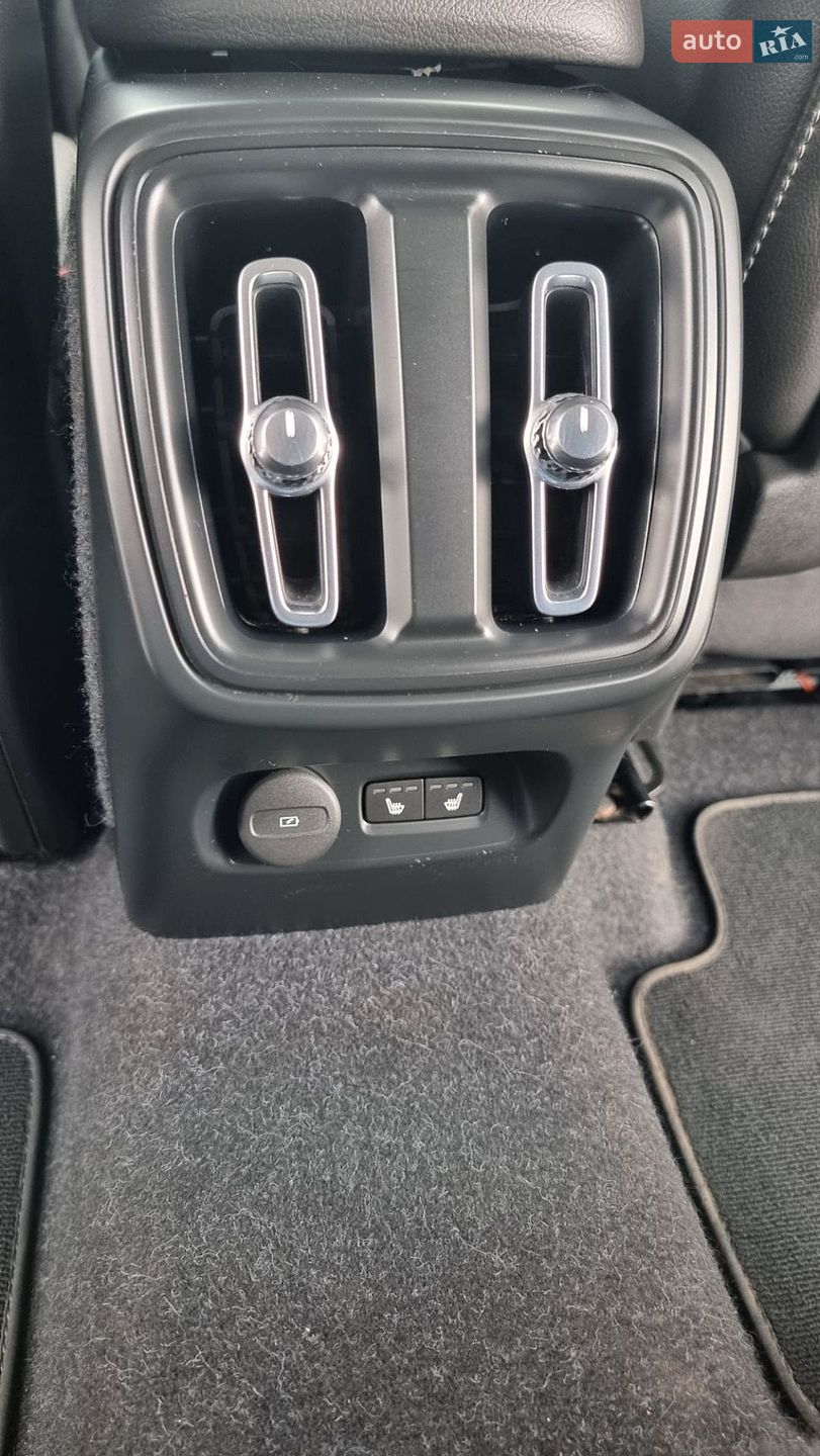Volvo XC40 2020 VIN YV1XZ72VCM2438187 фото оголошення 32 з 71