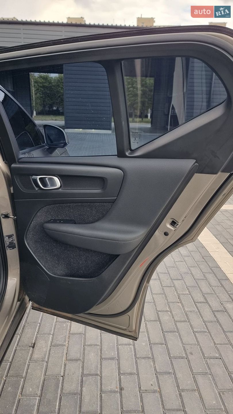 Volvo XC40 2020 VIN YV1XZ72VCM2438187 фото оголошення 37 з 71