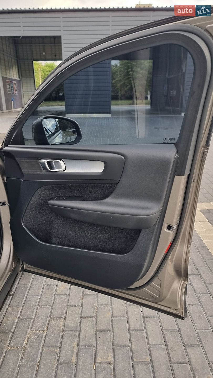 Volvo XC40 2020 VIN YV1XZ72VCM2438187 фото оголошення 38 з 71