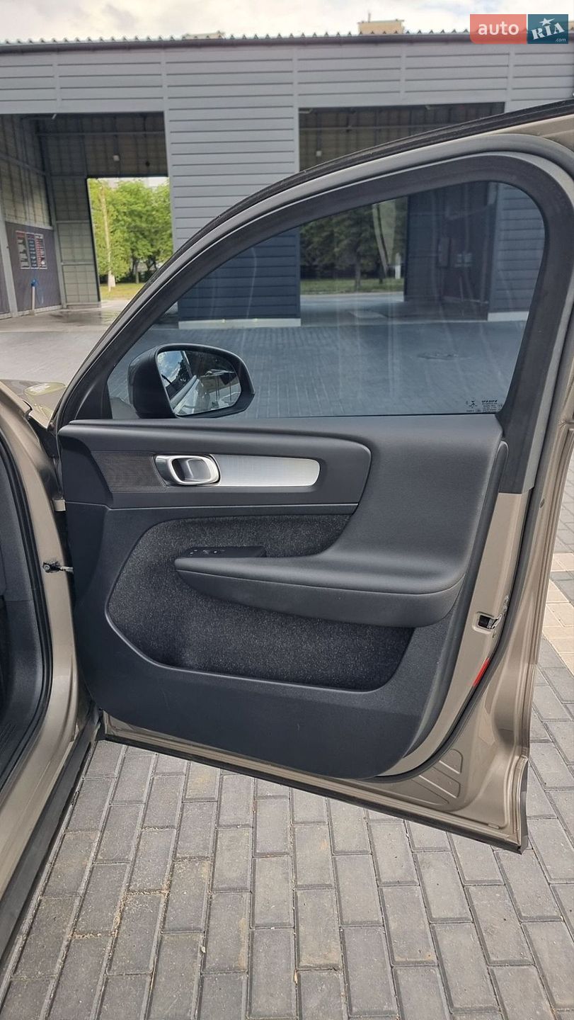 Volvo XC40 2020 VIN YV1XZ72VCM2438187 фото оголошення 39 з 71