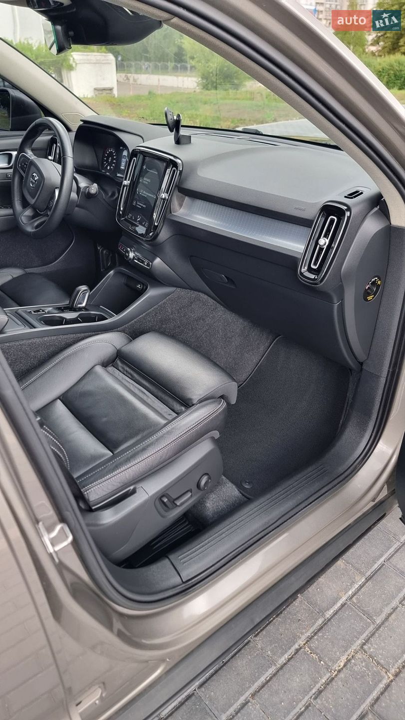 Volvo XC40 2020 VIN YV1XZ72VCM2438187 фото оголошення 40 з 71