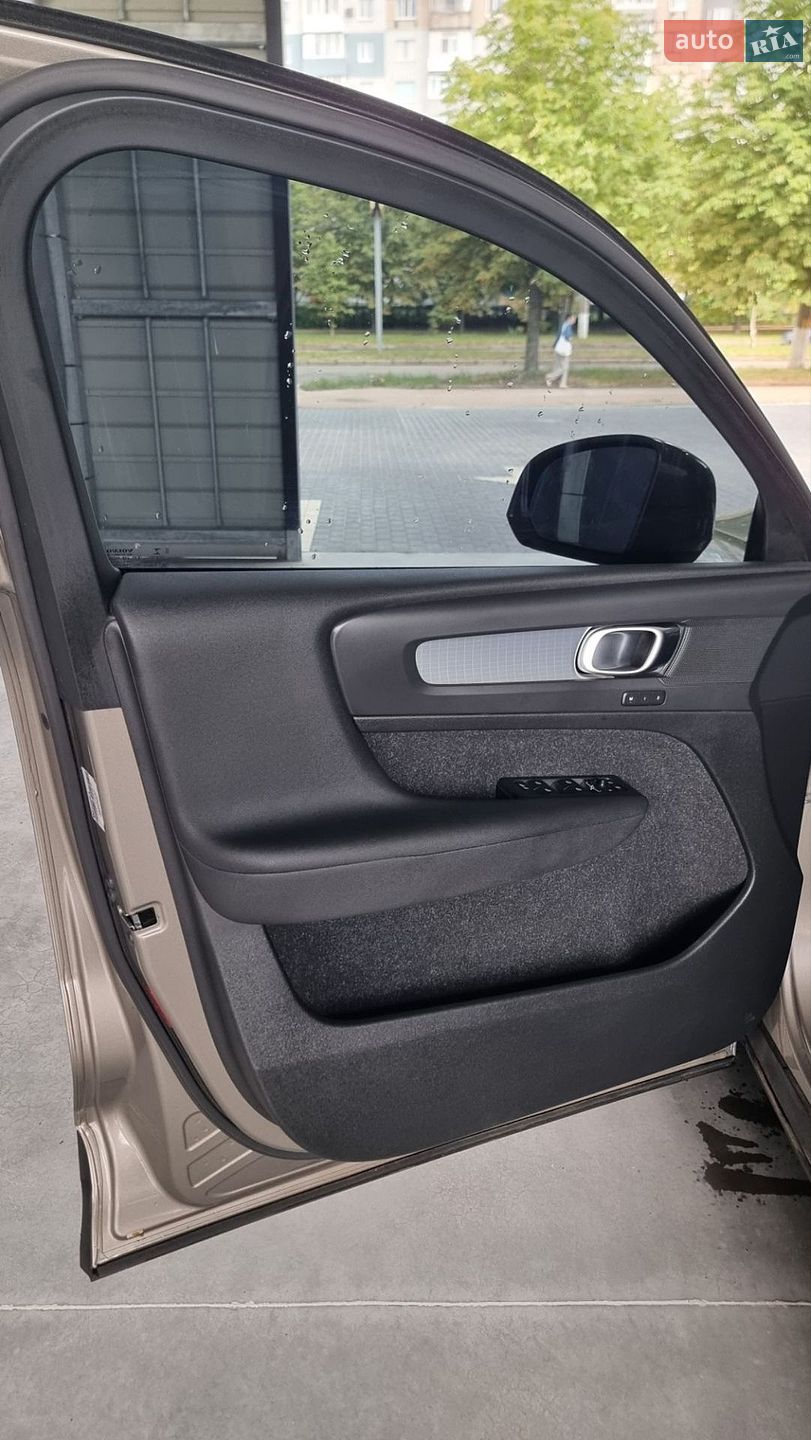Volvo XC40 2020 VIN YV1XZ72VCM2438187 фото оголошення 49 з 71