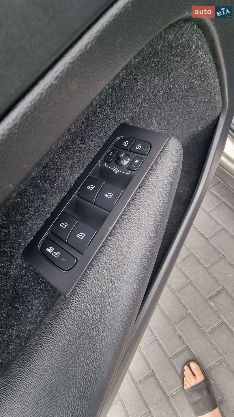 Volvo XC40 2020 VIN YV1XZ72VCM2438187 фото оголошення 45 з 71