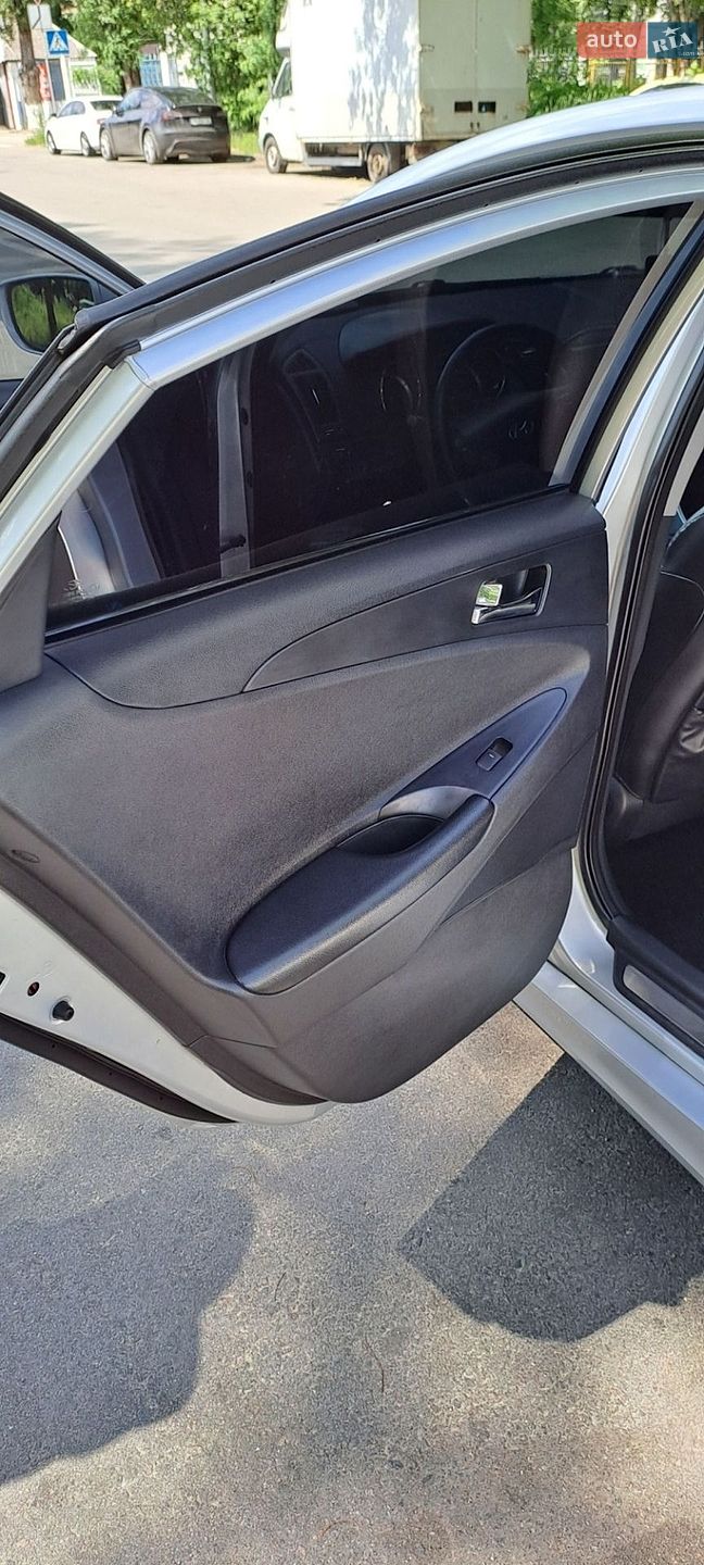 Hyundai Sonata 2012 VIN KMHEC41LBDA508764 фото оголошення 30 з 61