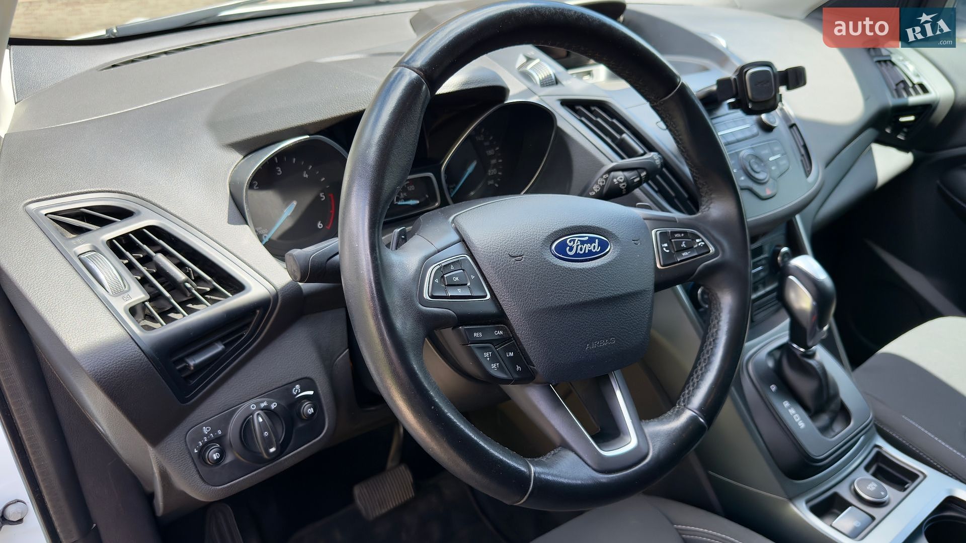 Ford Kuga 2017 VIN WF0AXXWPMAHD61802 фото оголошення 32 з 54
