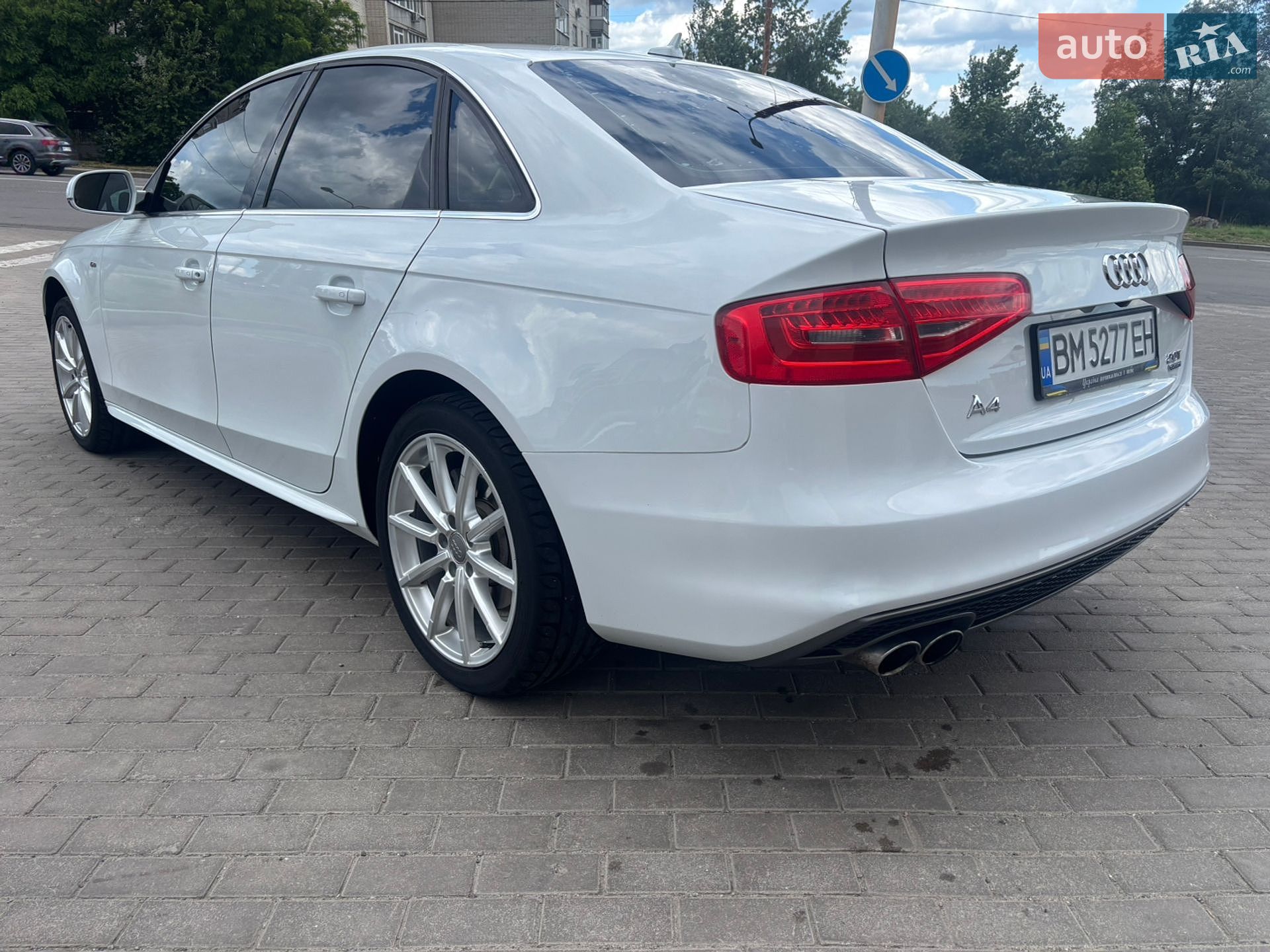 Audi A4 2015 VIN WAUBFAFL2GN015026 фото оголошення 2 з 14