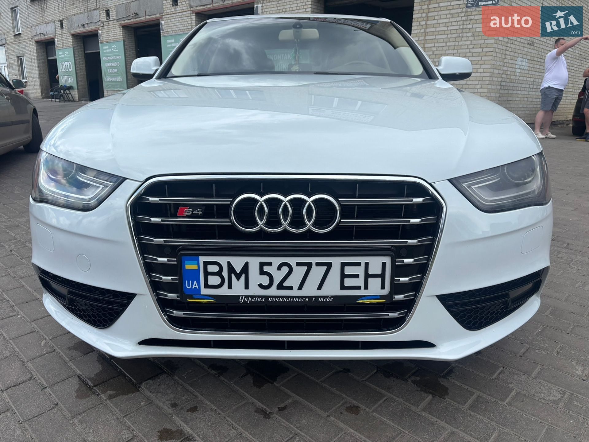 Audi A4 2015 VIN WAUBFAFL2GN015026 фото оголошення 3 з 14