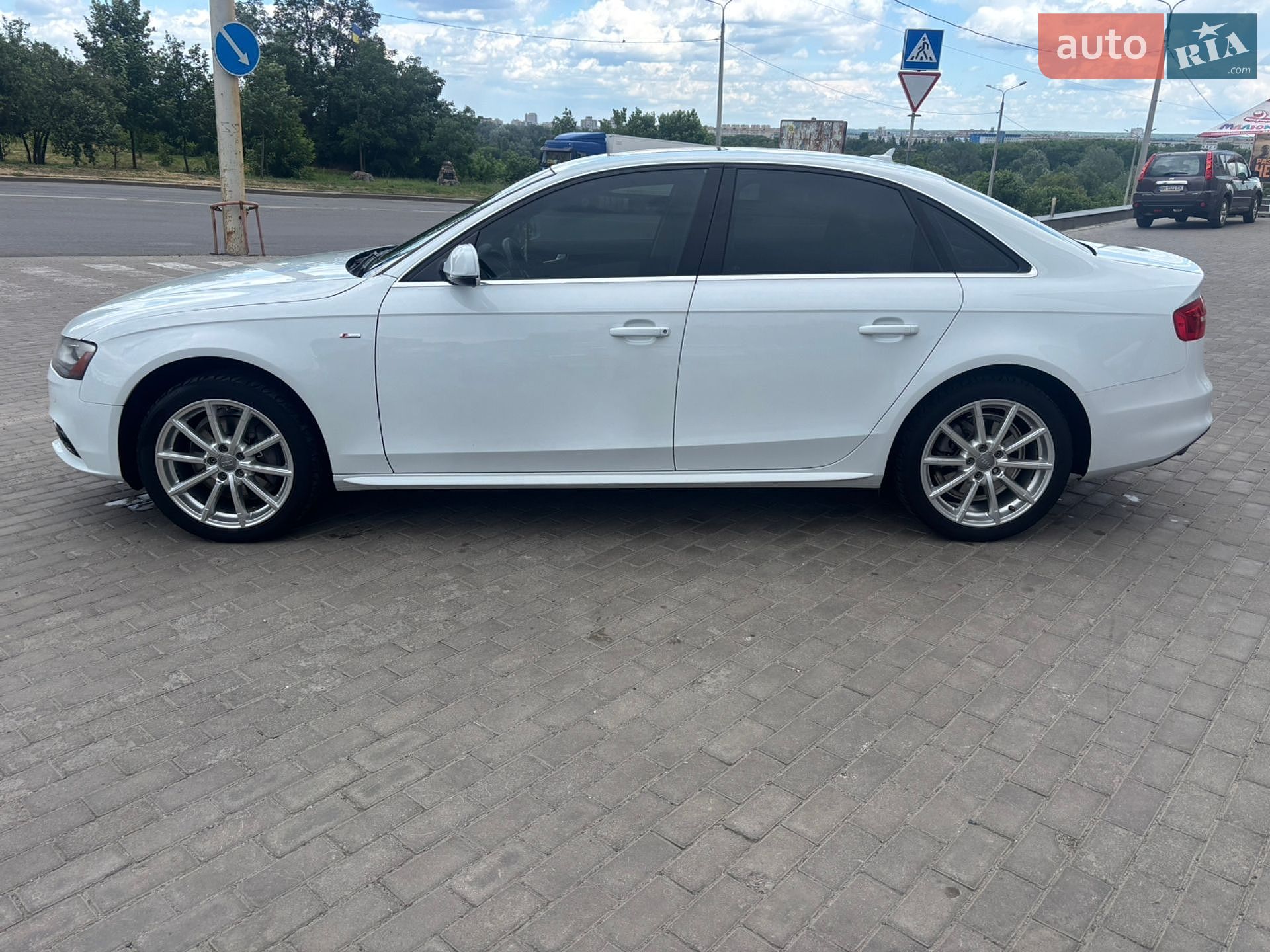 Audi A4 2015 VIN WAUBFAFL2GN015026 фото оголошення 10 з 14