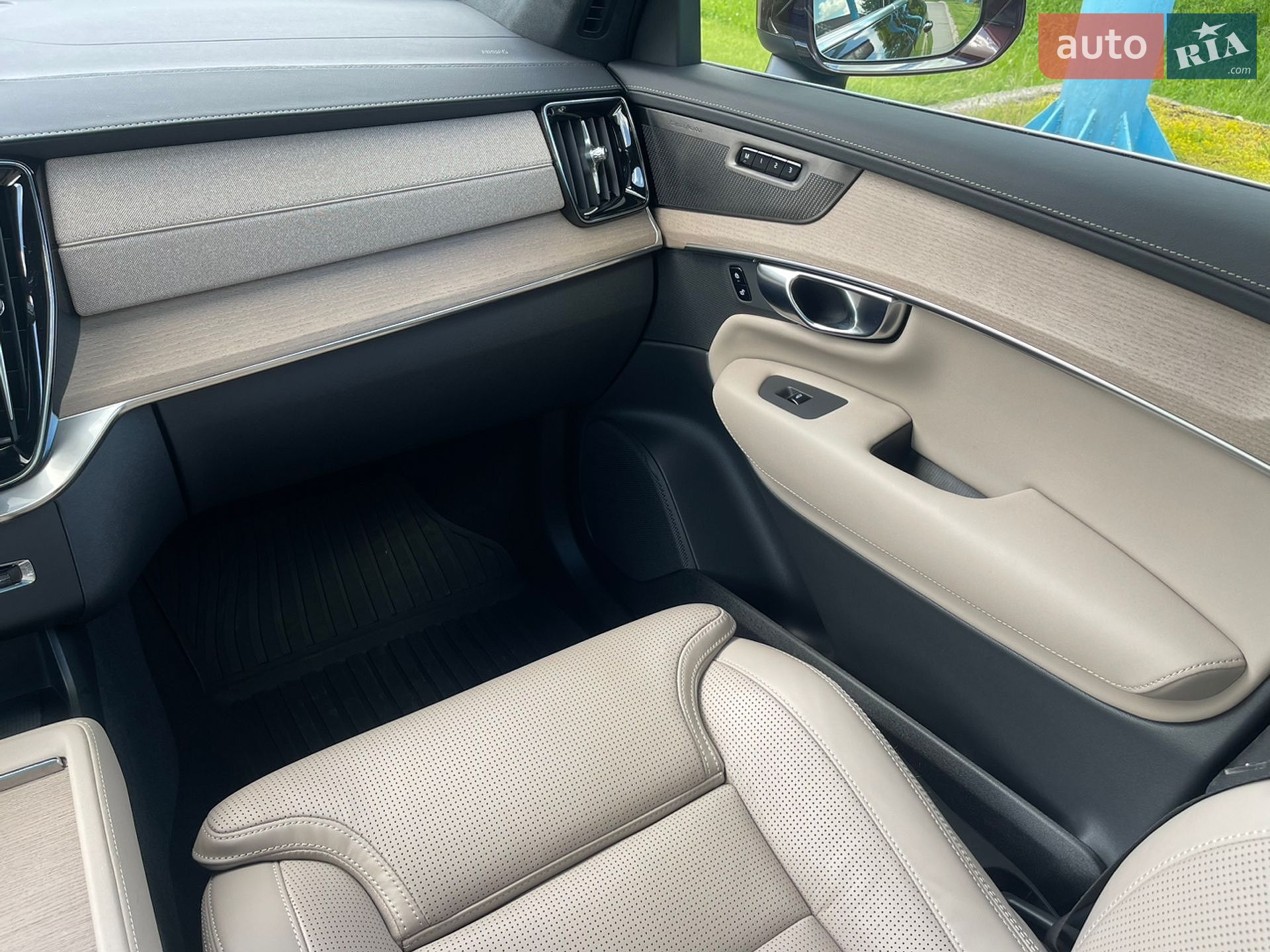 Volvo Xc90 2025 VIN YV1LFM1V9S1390908 фото оголошення 19 з 34