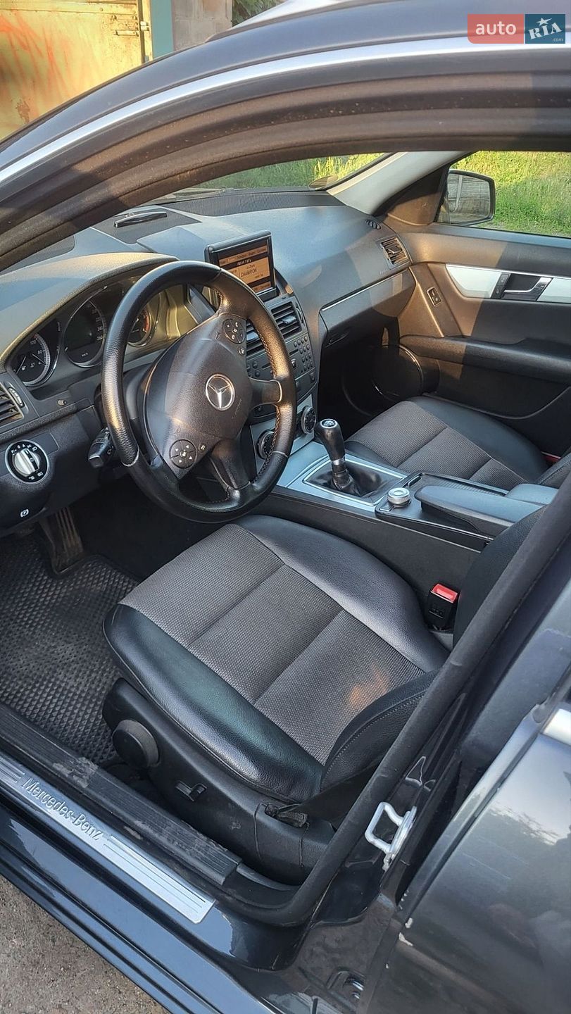 Mercedes-Benz C-Class 2010 VIN WDD2042021F506393 фото оголошення 4 з 9