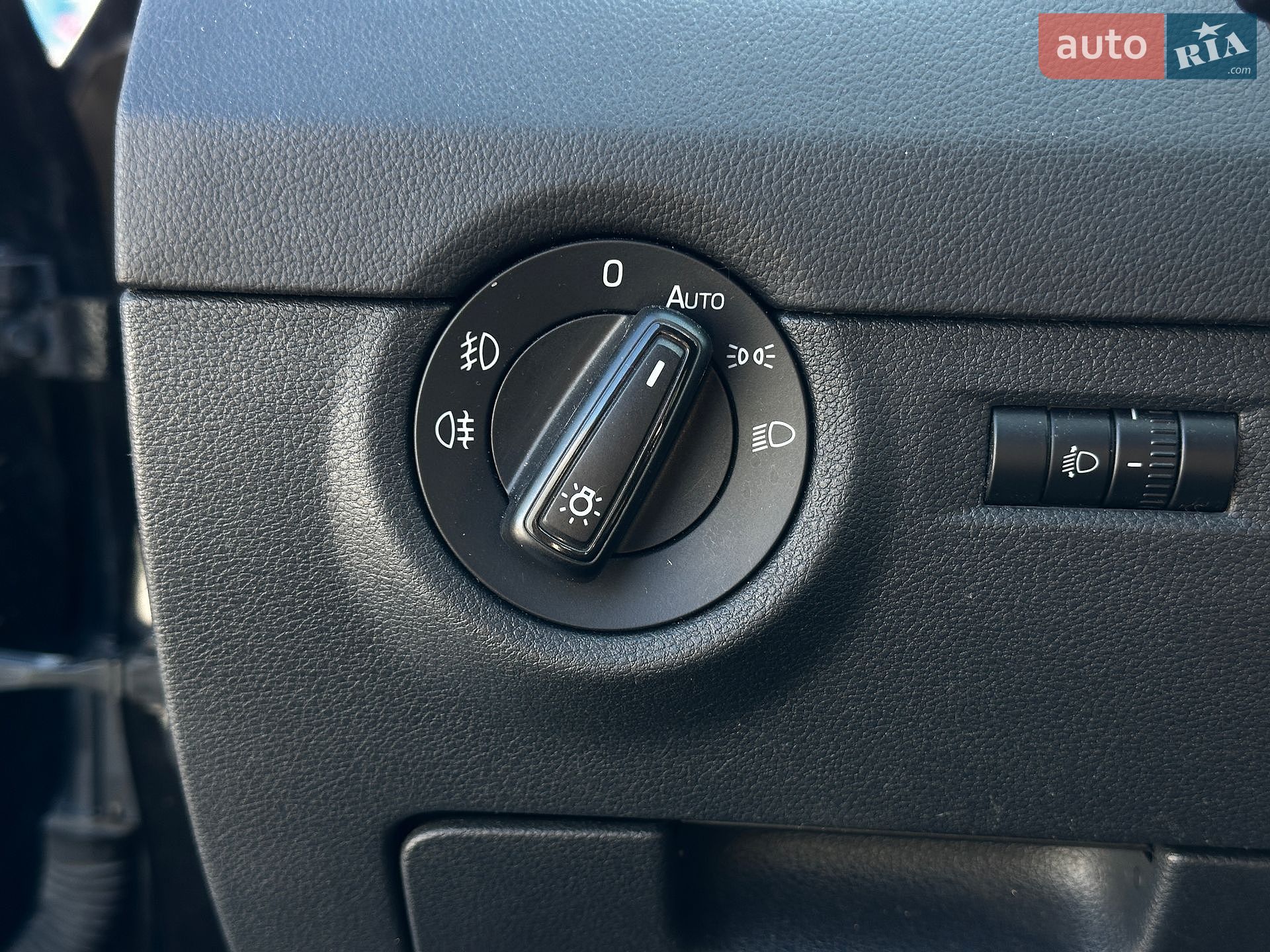 Skoda Octavia 2014 VIN TMBJG9NE9F0012312 фото оголошення 24 з 43